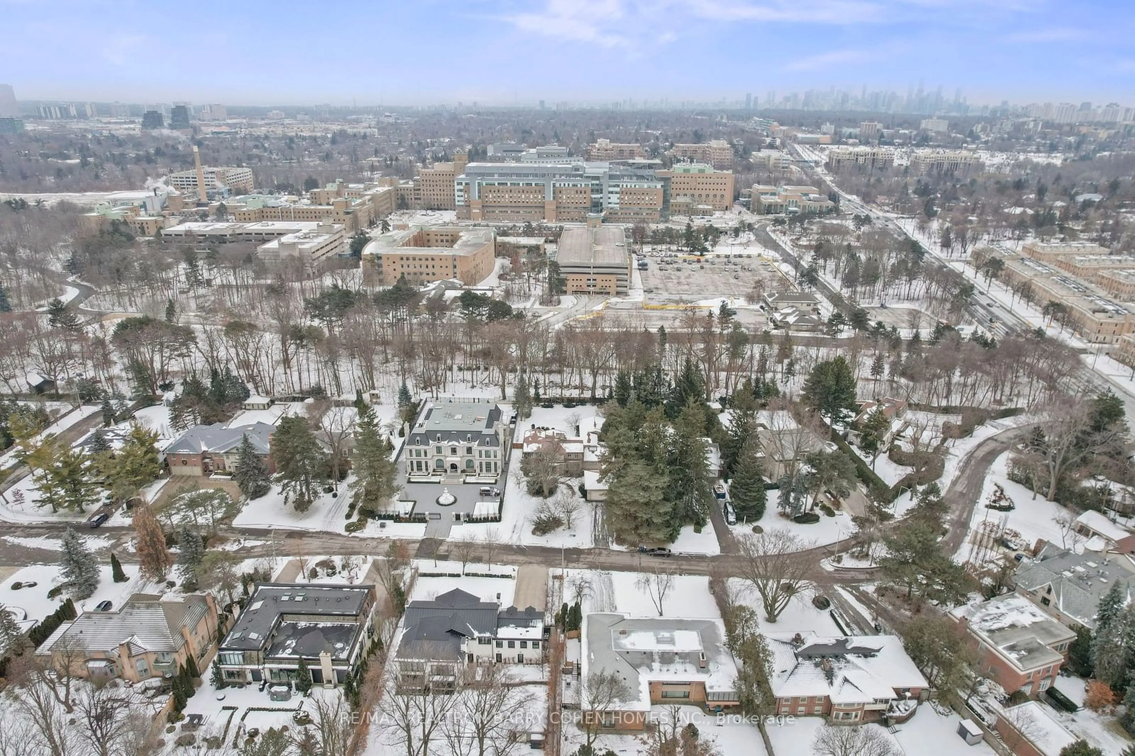 A pic from outside/outdoor area/front of a property/back of a property/a pic from drone, city buildings view from balcony for 7 Valleyanna Dr, Toronto Ontario M4N 1J7