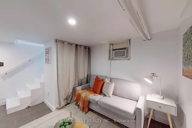 Additional property image - 540 Roxton Rd