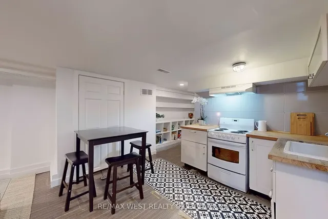 Additional property image - 540 Roxton Rd