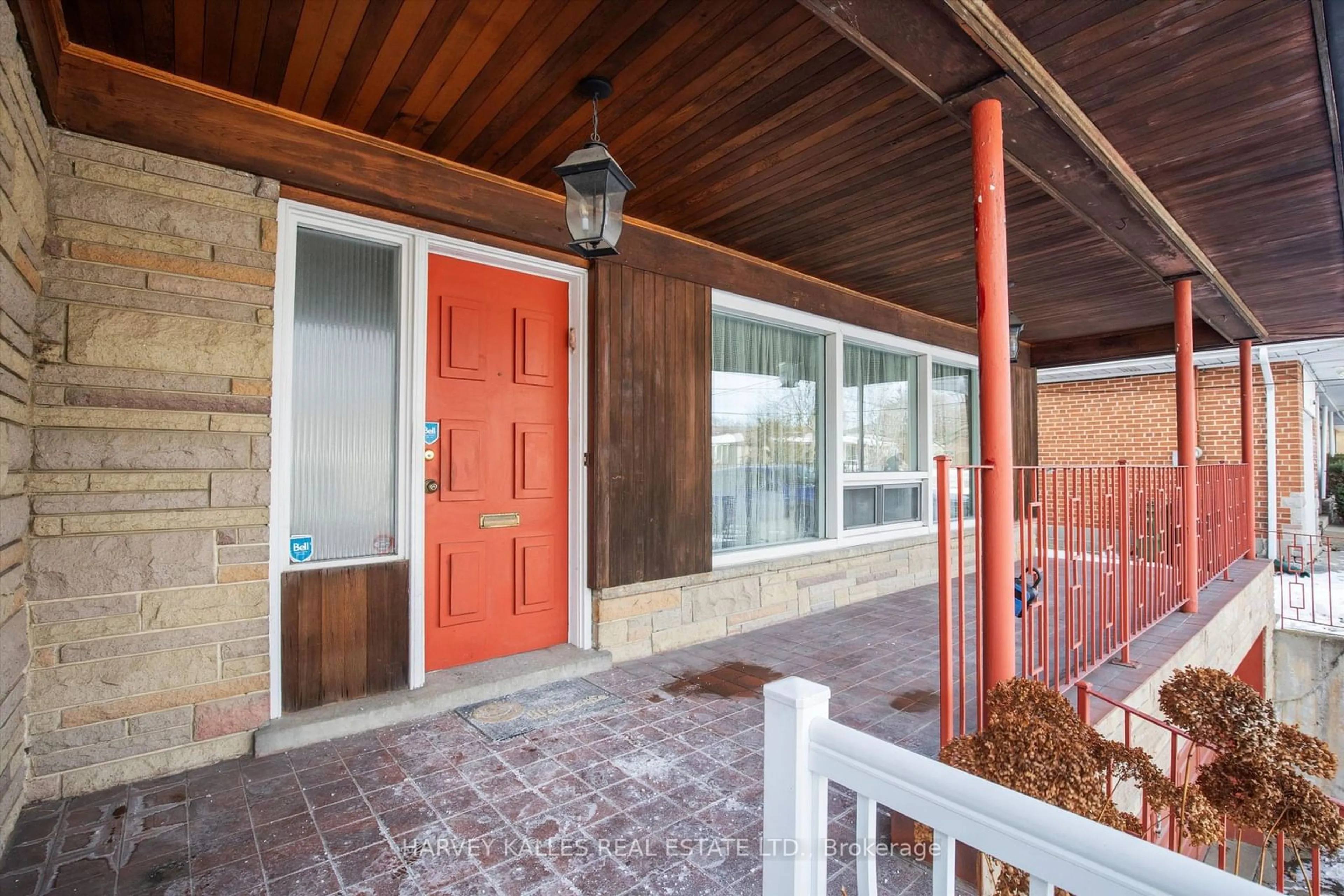 Indoor entryway for 121 Hove St, Toronto Ontario M3H 4Z5