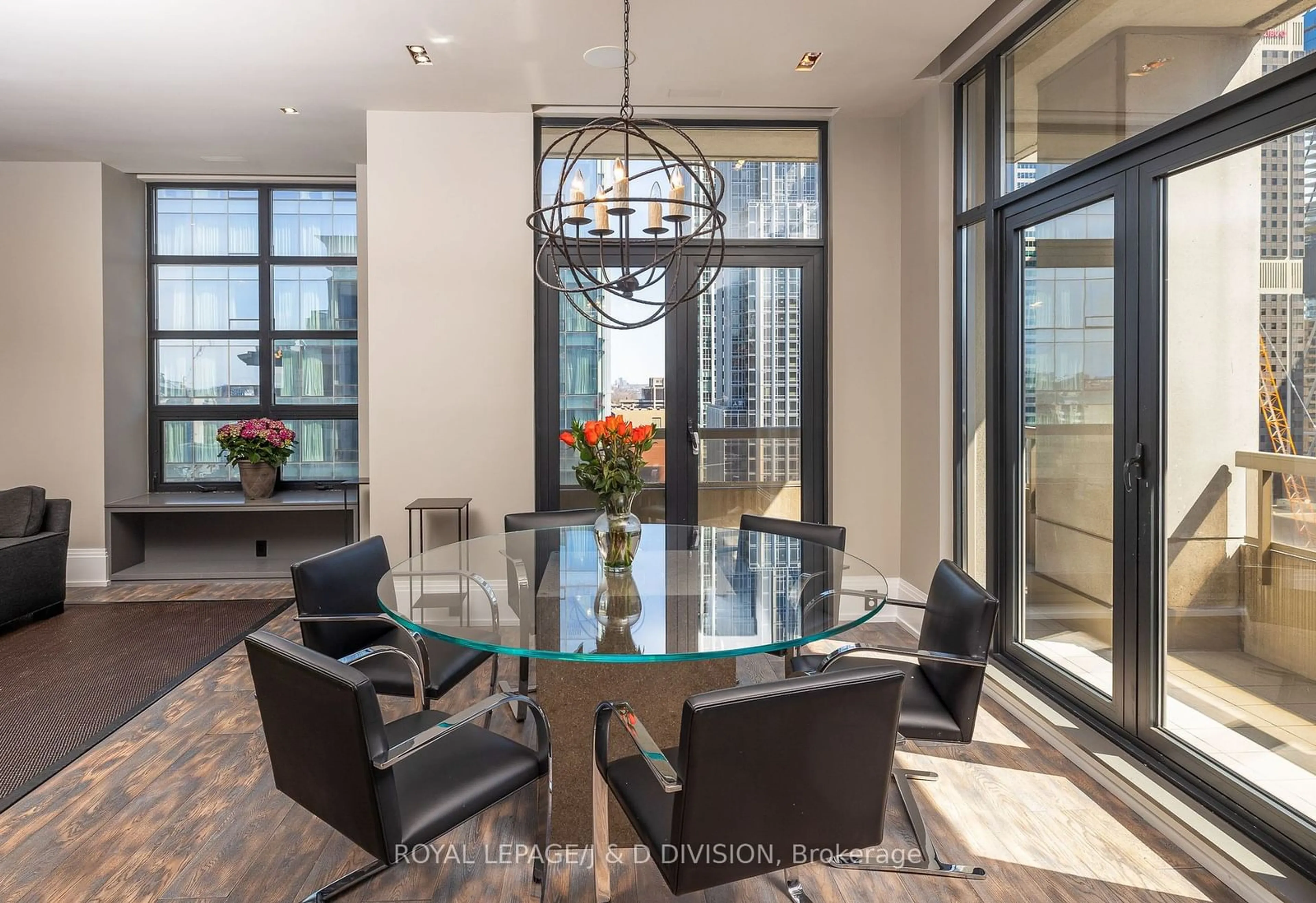 Dining room, ceramic/tile floor for 68 Yorkville Ave #1601, Toronto Ontario M5R 3V7