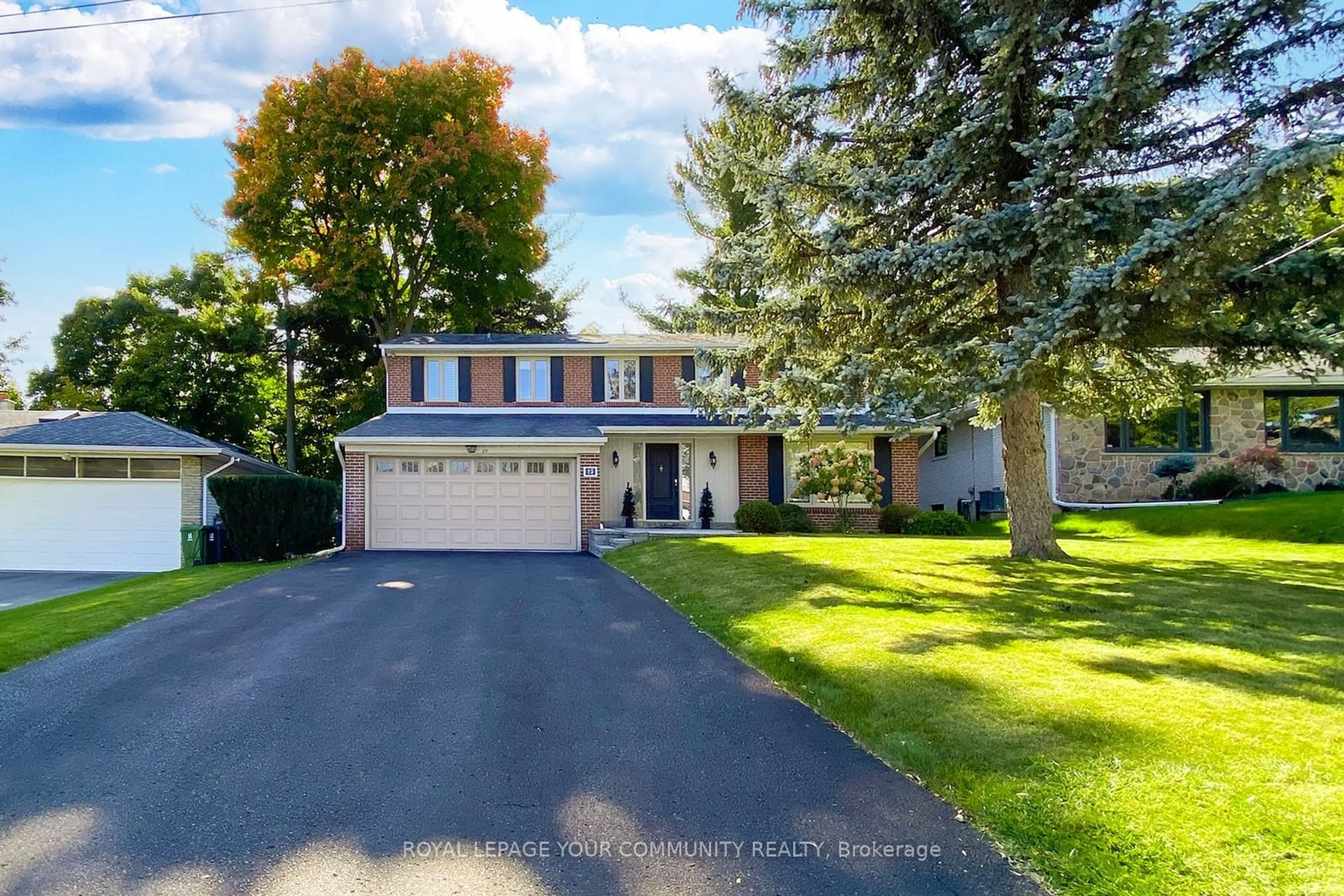 Home with vinyl exterior material, street for 25 Warlock Cres, Toronto Ontario M2K 2H8