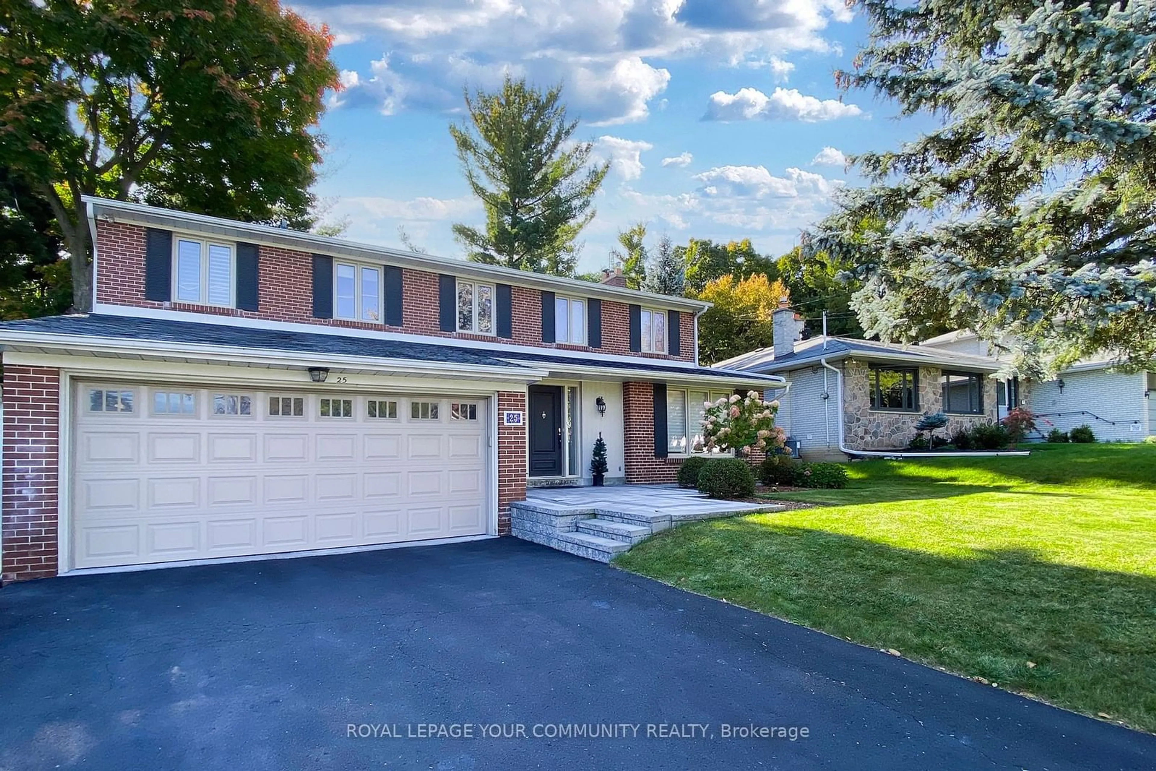 Home with vinyl exterior material, street for 25 Warlock Cres, Toronto Ontario M2K 2H8