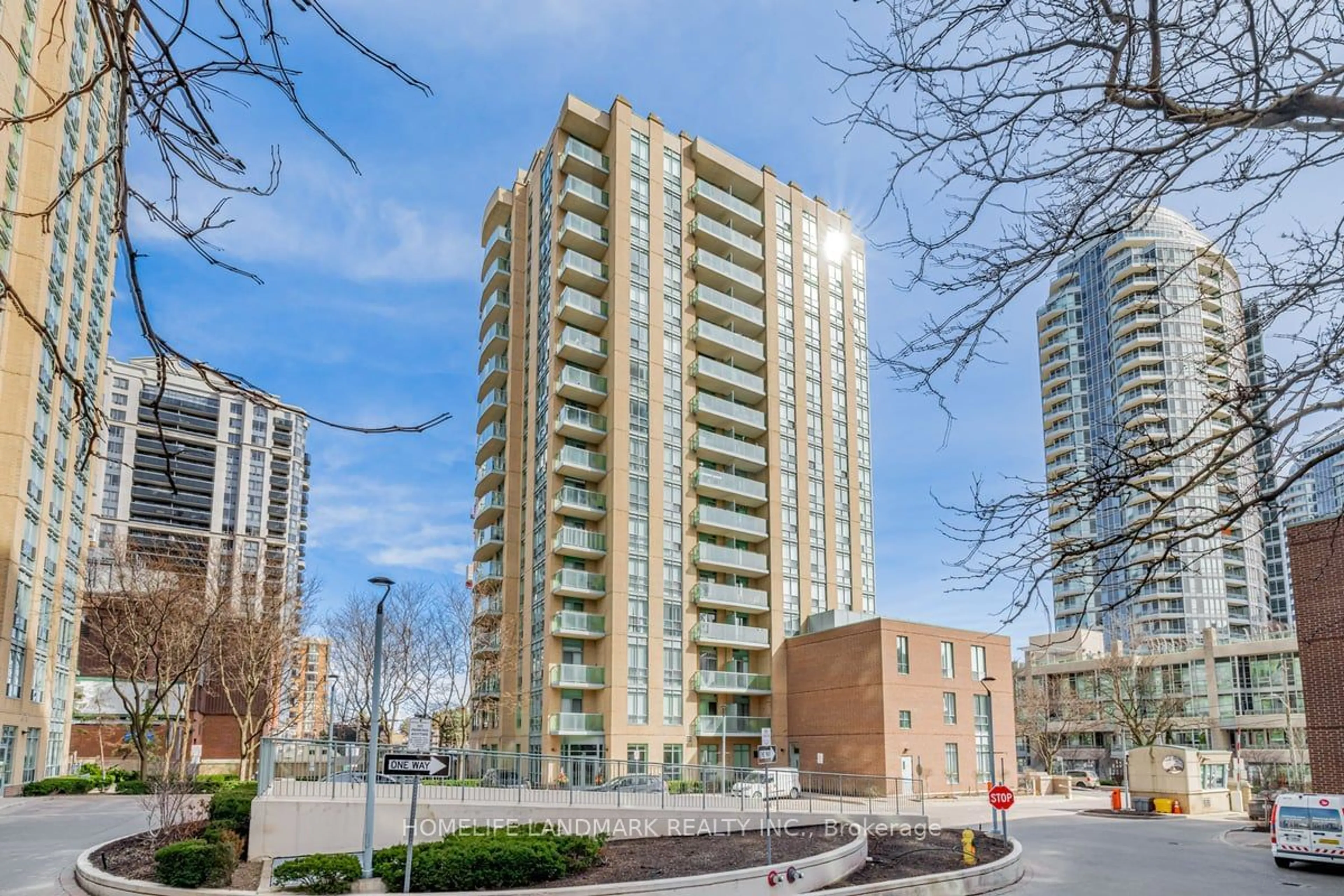 Patio, building for 28 Olive Ave #1009, Toronto Ontario M2N 4N5