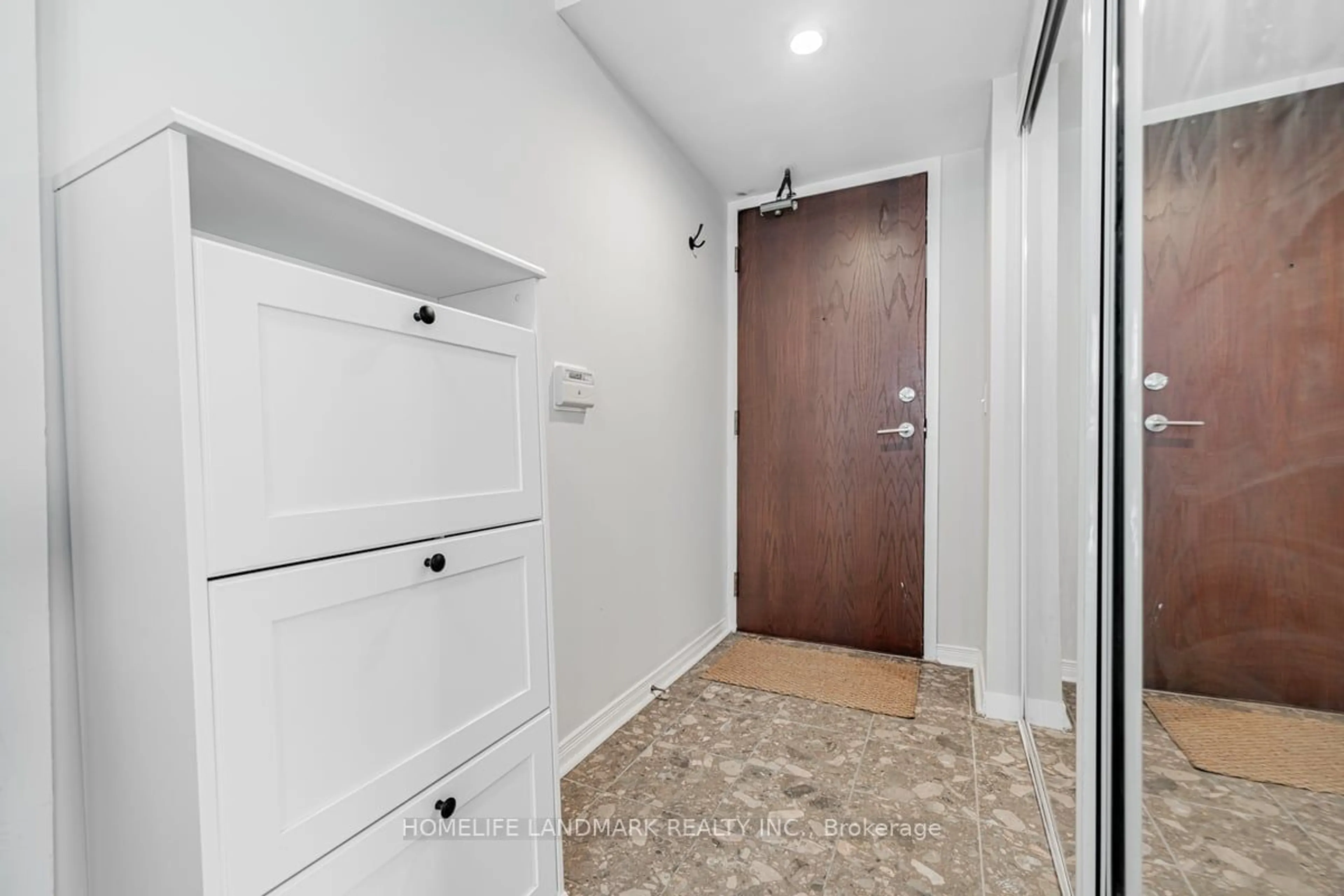 Indoor entryway for 28 Olive Ave #1009, Toronto Ontario M2N 4N5