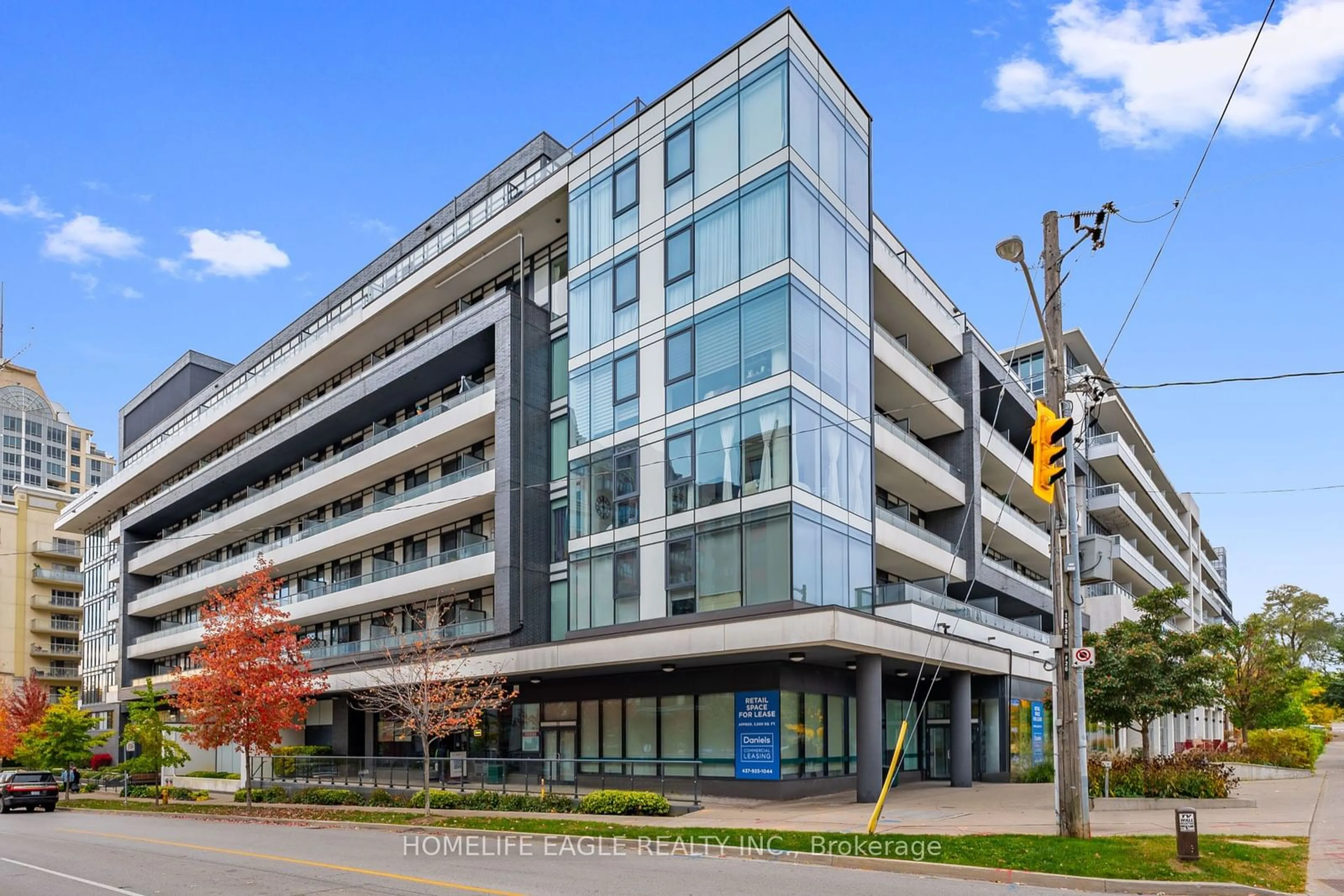 Indoor foyer for 18 Rean Dr #222, Toronto Ontario M2K 0C7