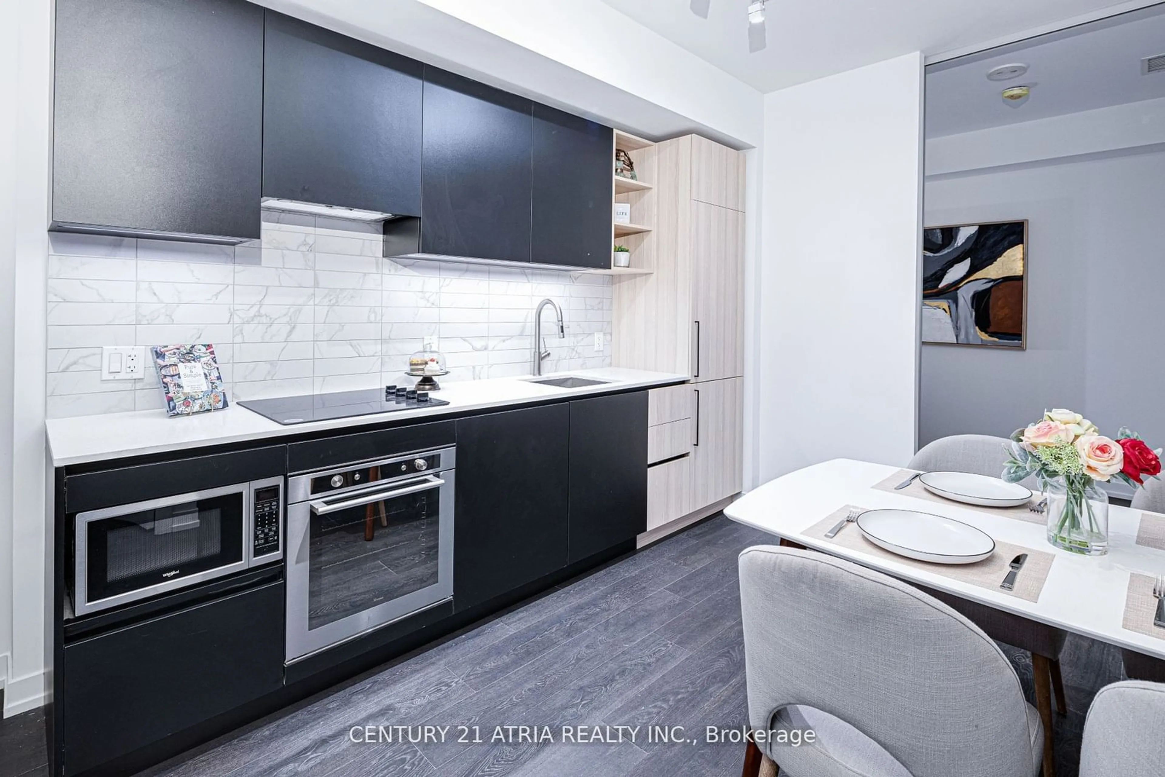 Standard kitchen, ceramic/tile floor for 55 Mercer St #322, Toronto Ontario M5V 0W4