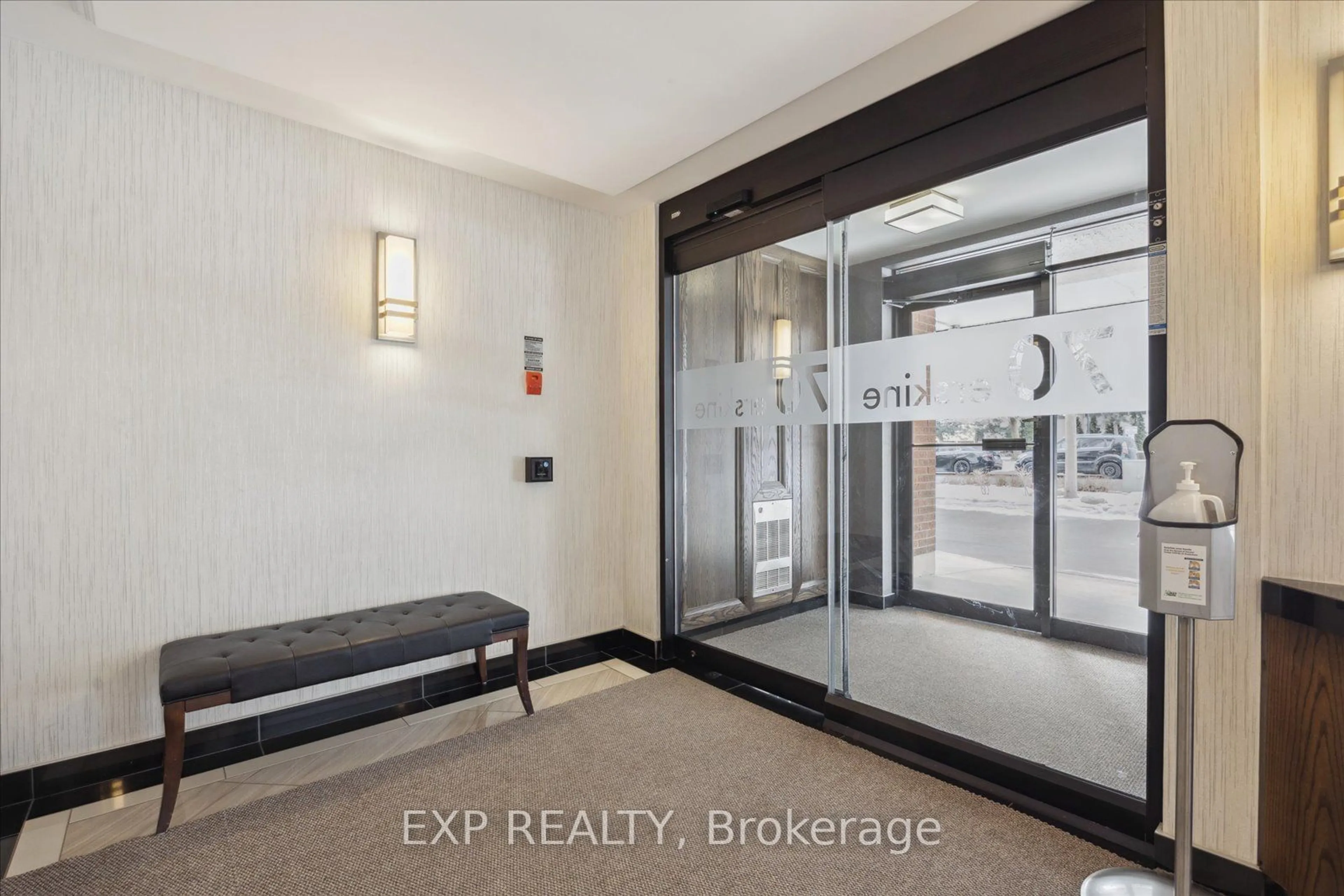 Indoor entryway for 70 Erskine Ave #505, Toronto Ontario M4P 1Y2