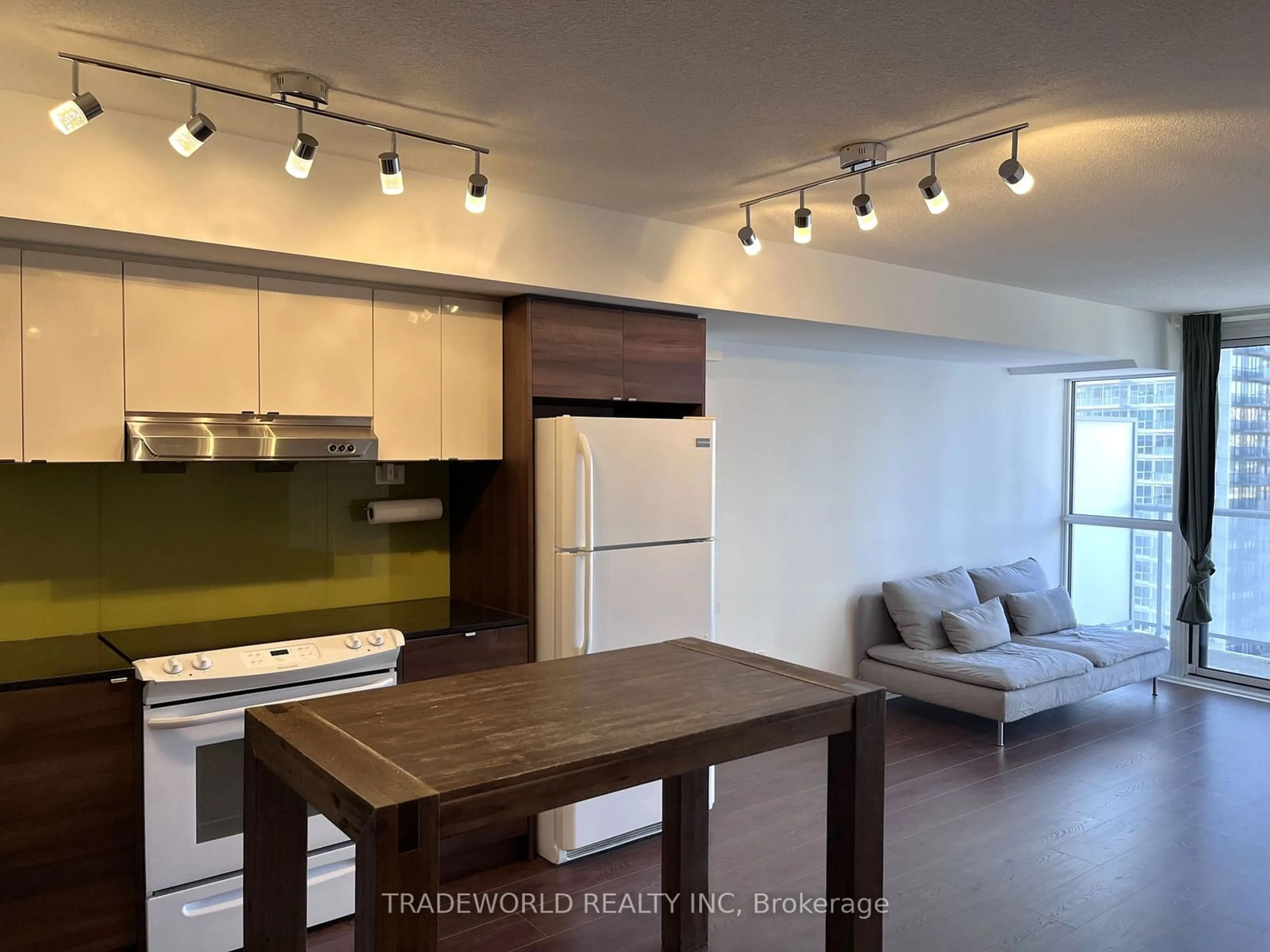 Open concept kitchen, wood/laminate floor for 121 McMahon Dr #1810, Toronto Ontario M2K 0C1