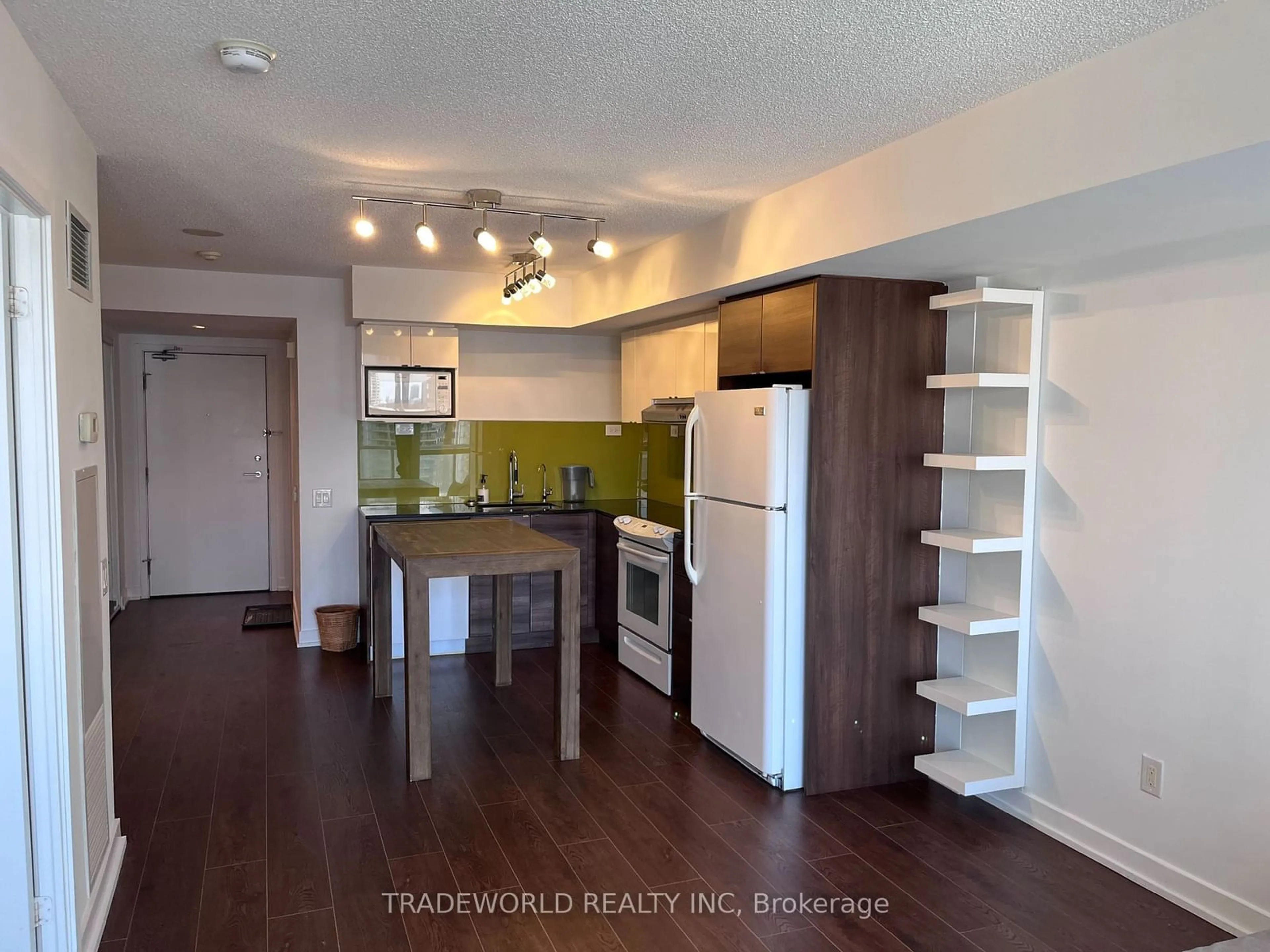 Open concept kitchen, wood/laminate floor for 121 McMahon Dr #1810, Toronto Ontario M2K 0C1