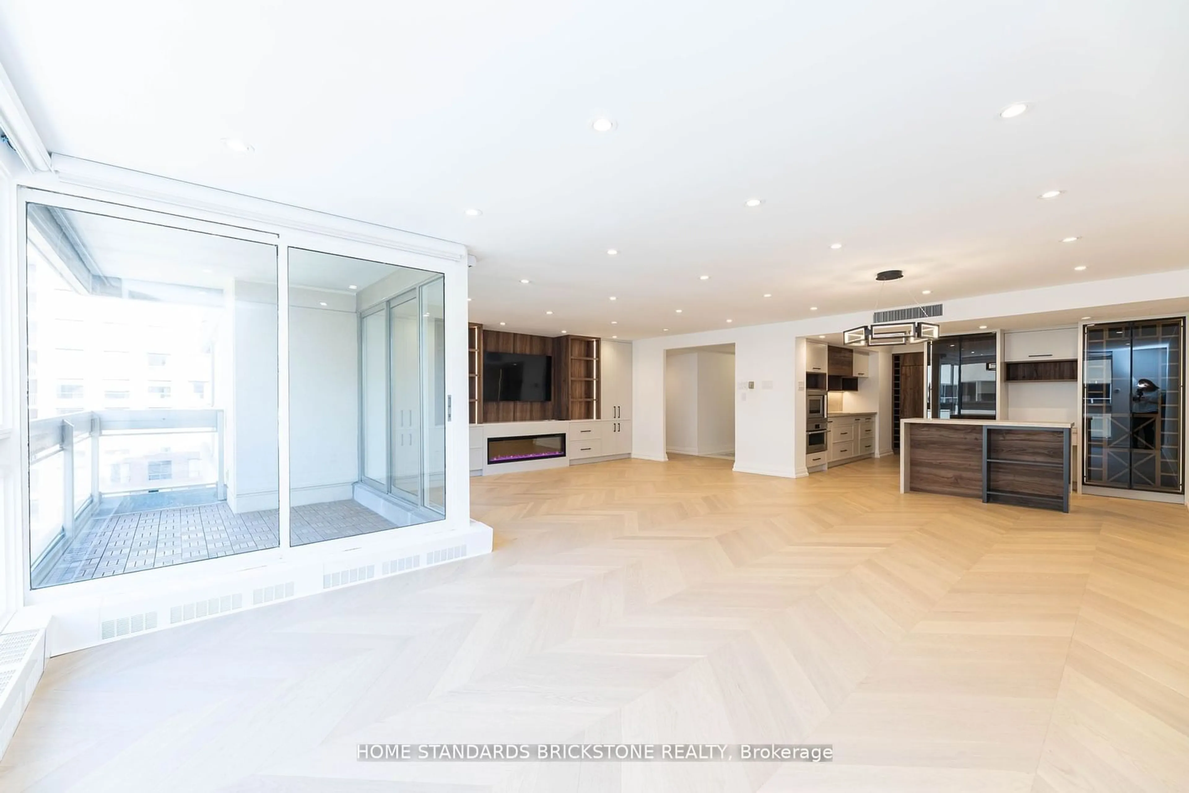 Indoor foyer for 61 St Clair Ave #805, Toronto Ontario M4V 2Y8