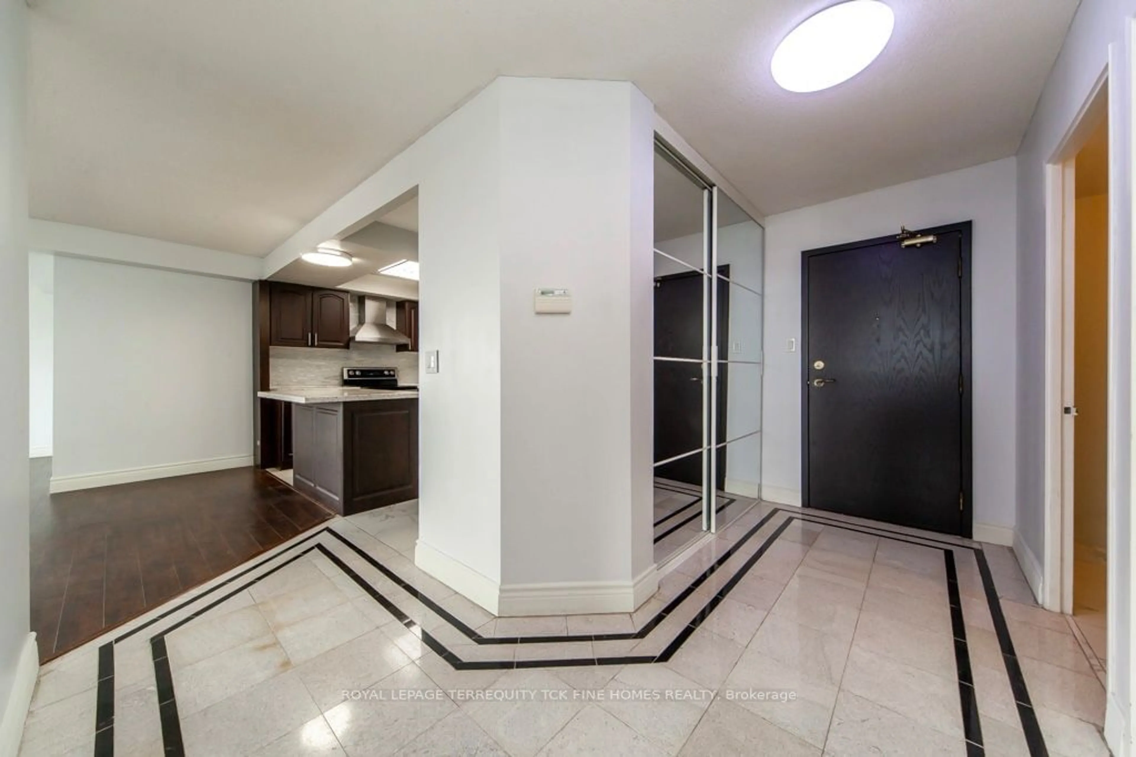 Indoor foyer for 215 Wynford Dr #1905, Toronto Ontario M3C 3P5