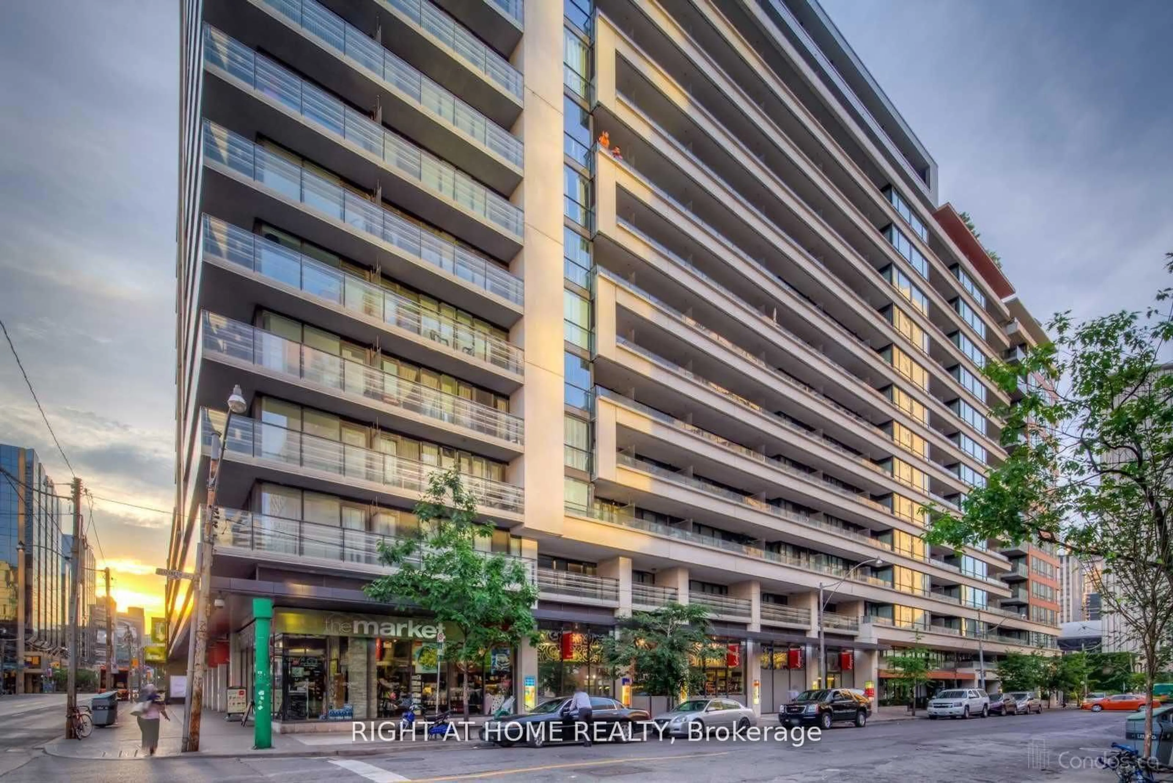 Patio, street for 111 Elizabeth St #1601, Toronto Ontario M5G 1P7