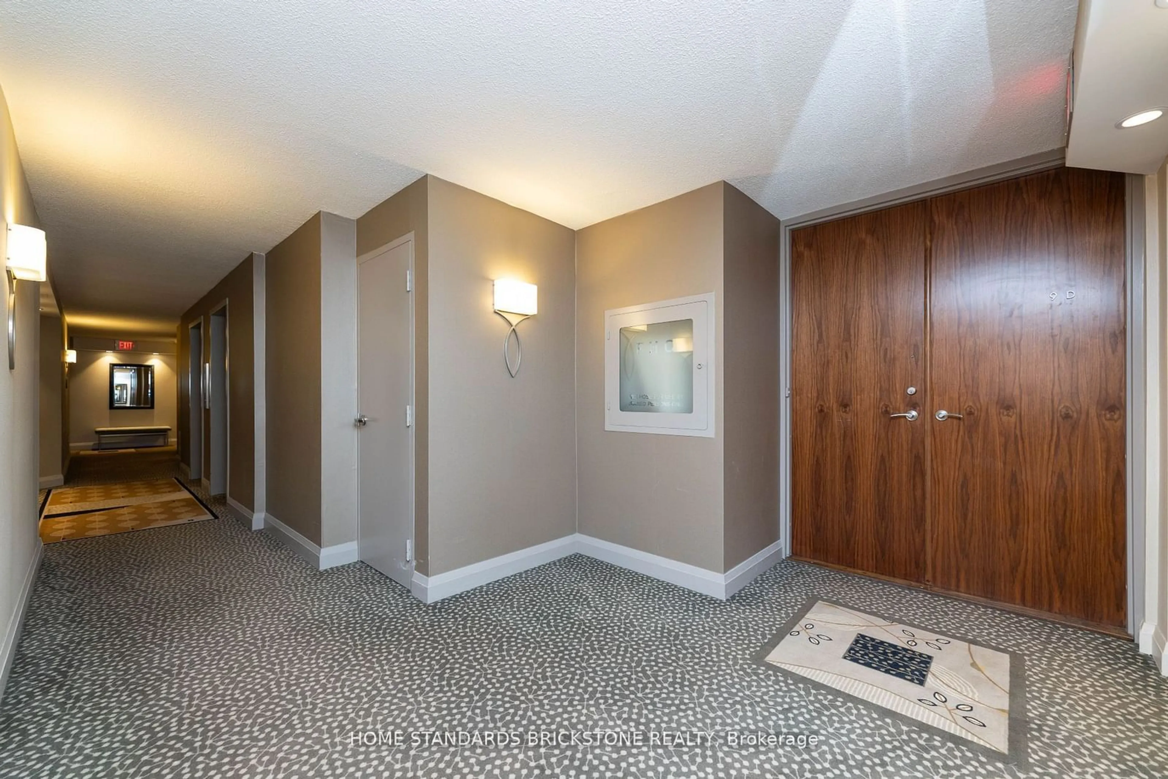 Indoor foyer for 66 Collier St #9D, Toronto Ontario M4W 2N4