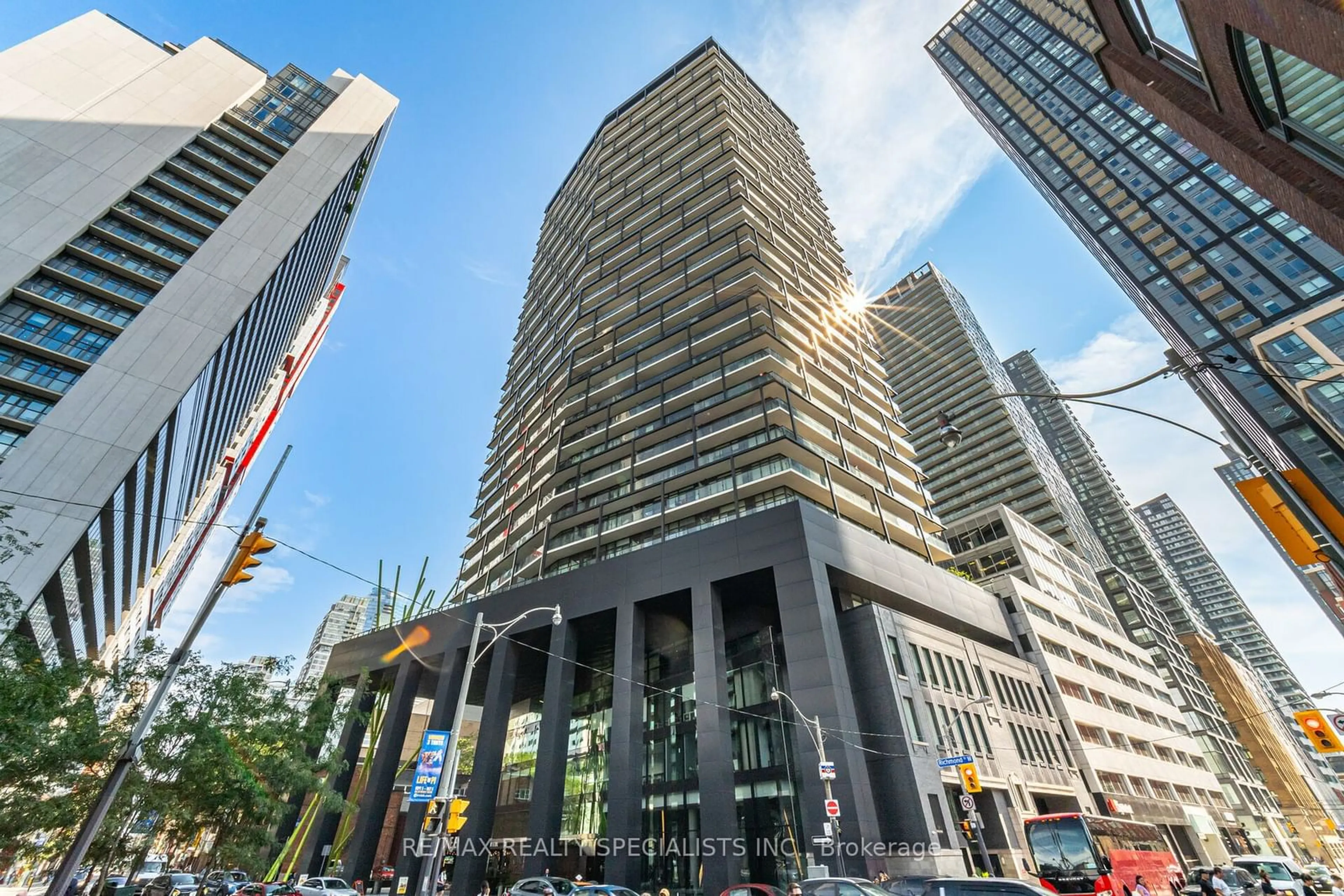 Indoor foyer for 125 Peter St #3012, Toronto Ontario M5V 0M2