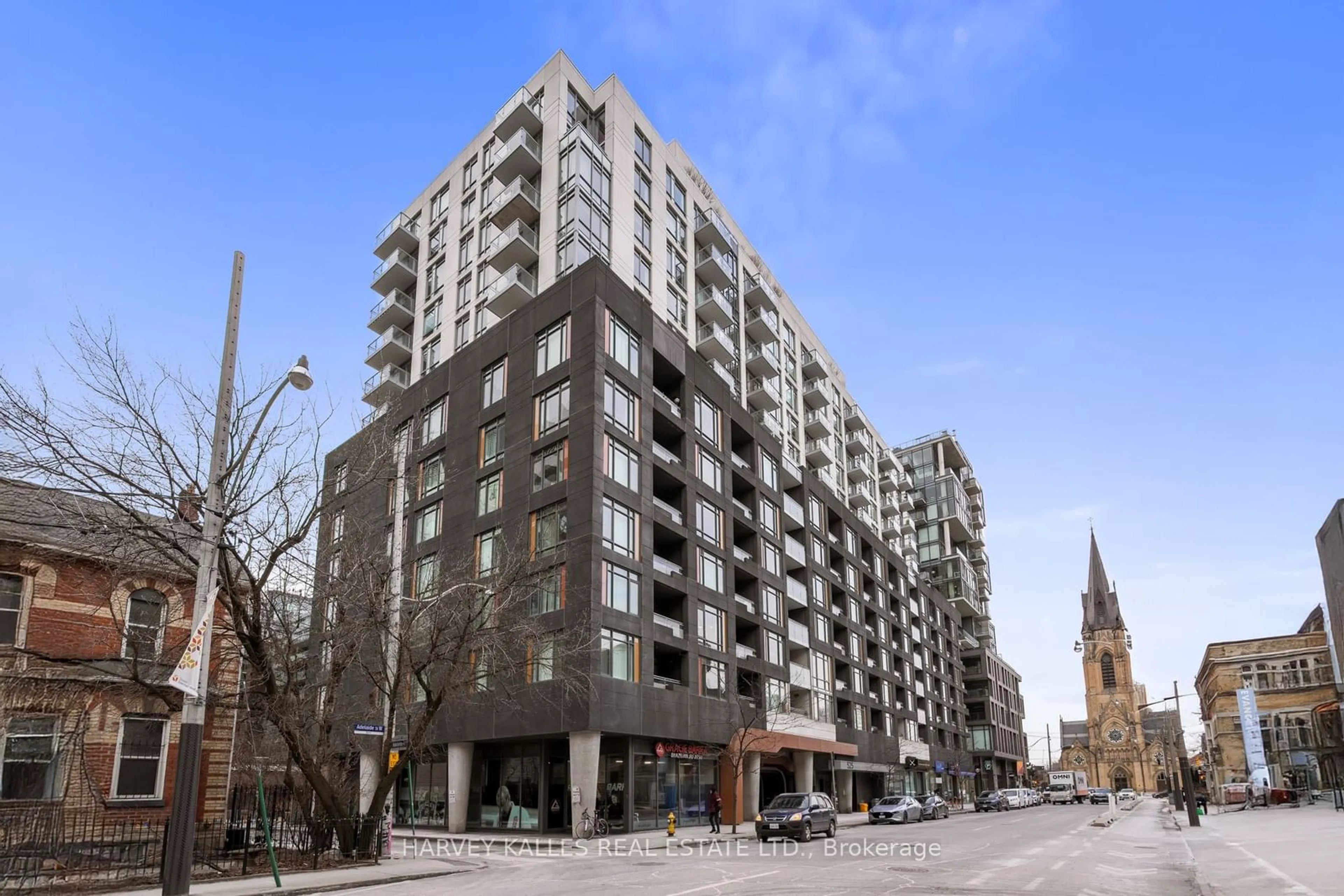 Patio, building for 525 Adelaide St #209, Toronto Ontario M5V 0N7