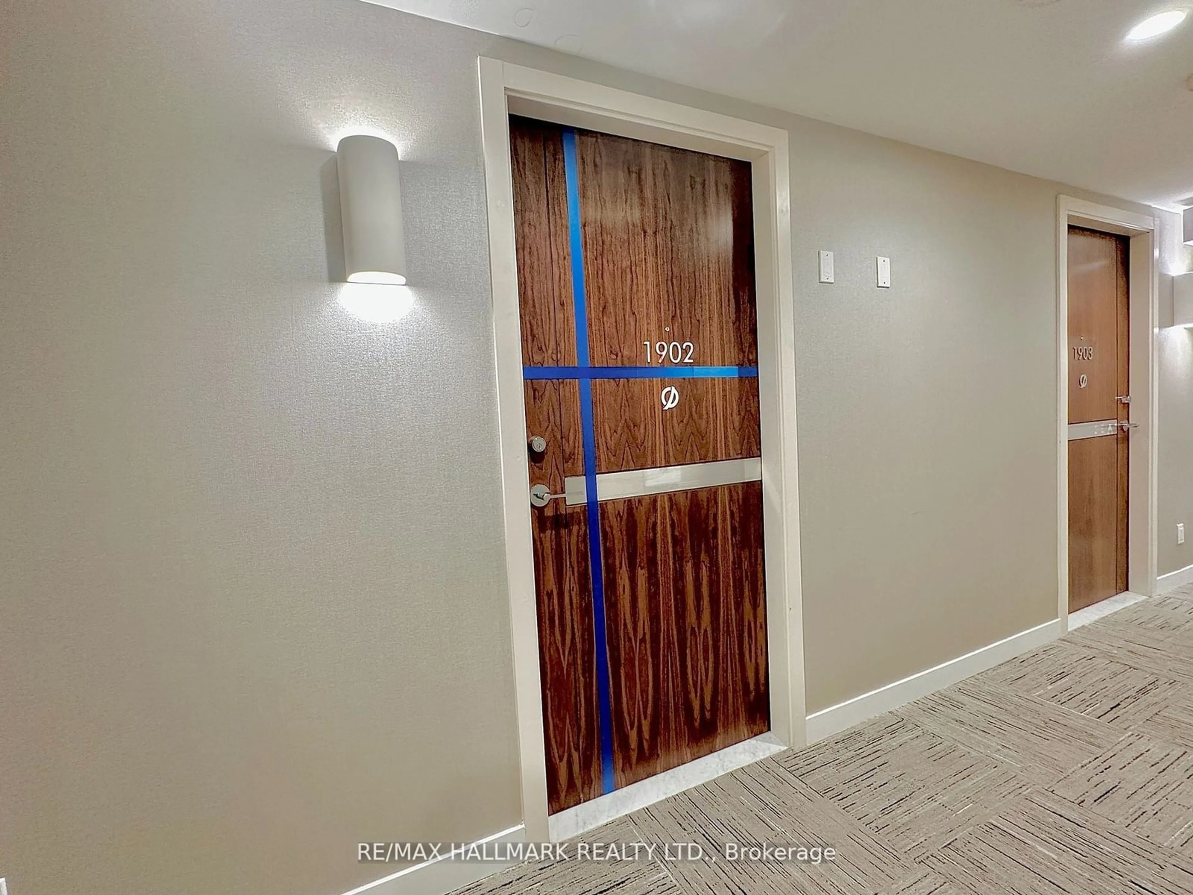 Indoor entryway for 25 Mcmahon Dr #1902, Toronto Ontario M2K 0J1