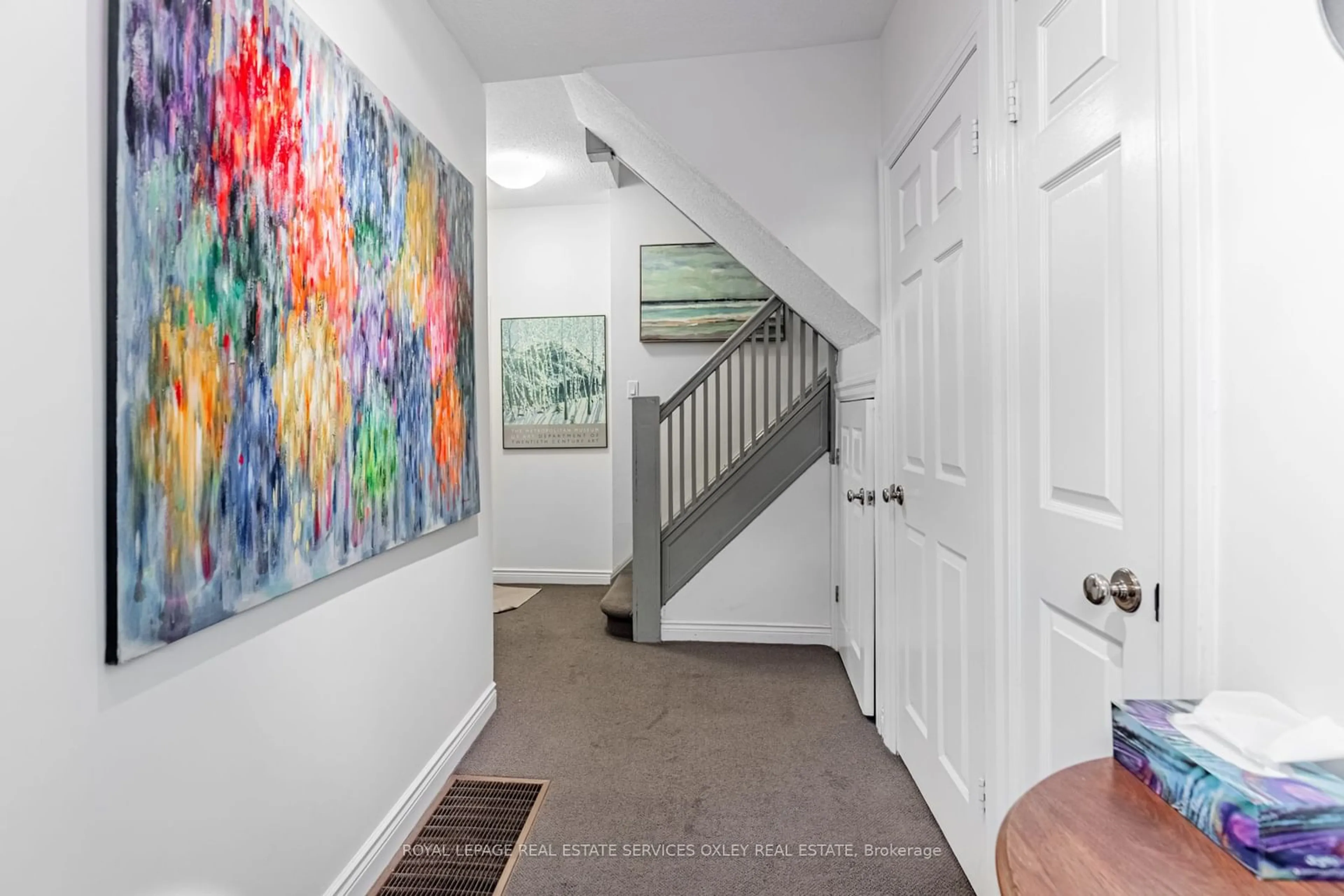 Indoor entryway for 119 Macpherson Ave, Toronto Ontario M5R 1W9