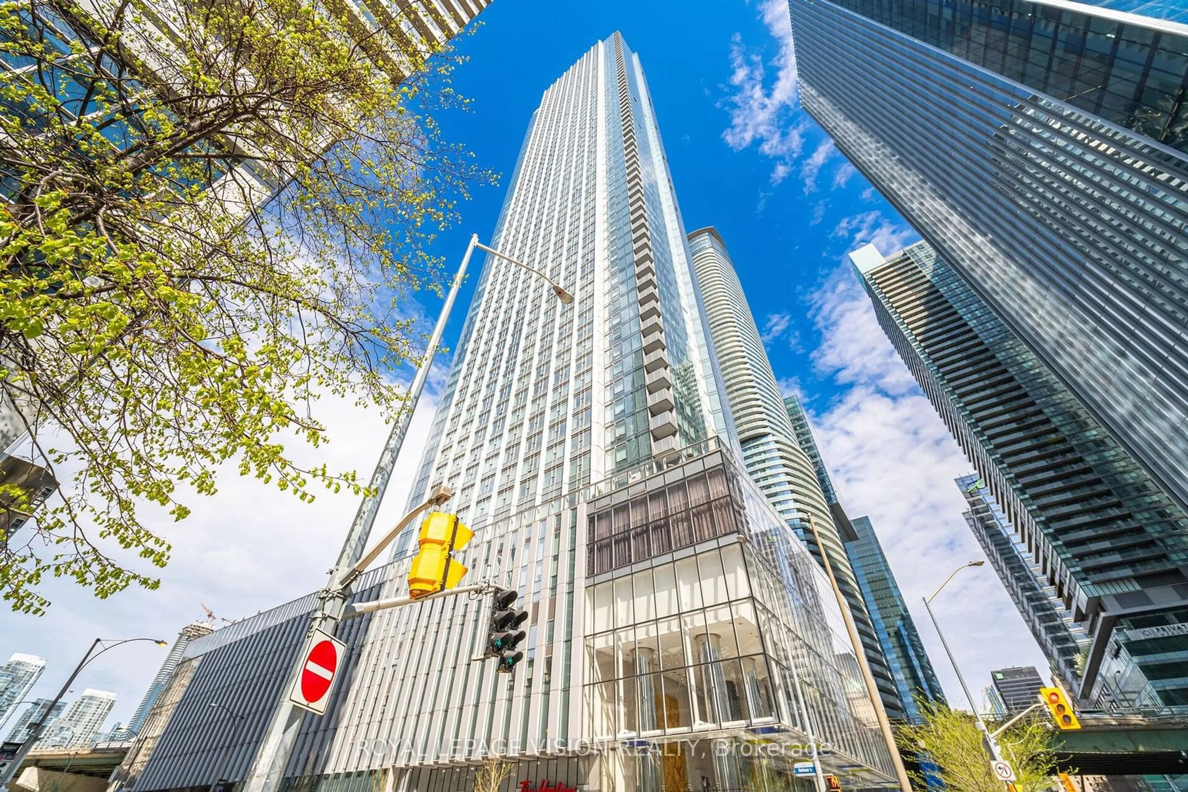 Unknown for 10 York St #2401, Toronto Ontario M5J 0E1