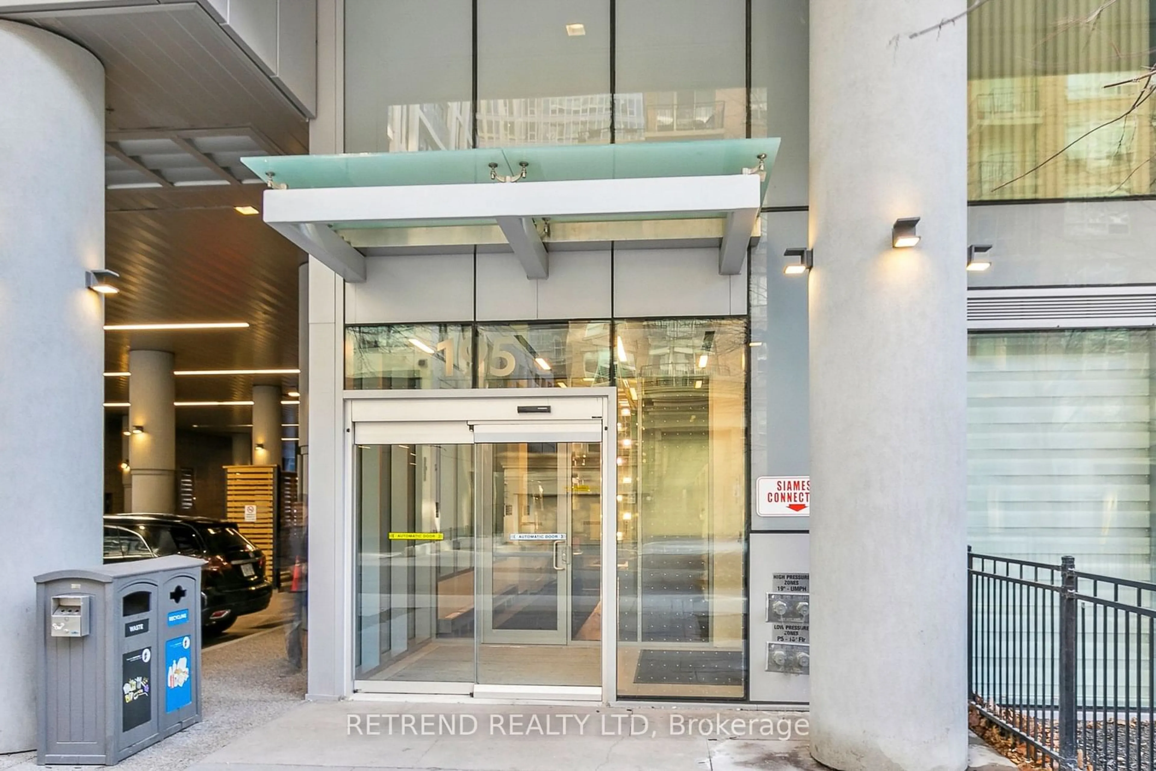 Indoor foyer for 195 Redpath Ave #1402, Toronto Ontario M4P 0E4