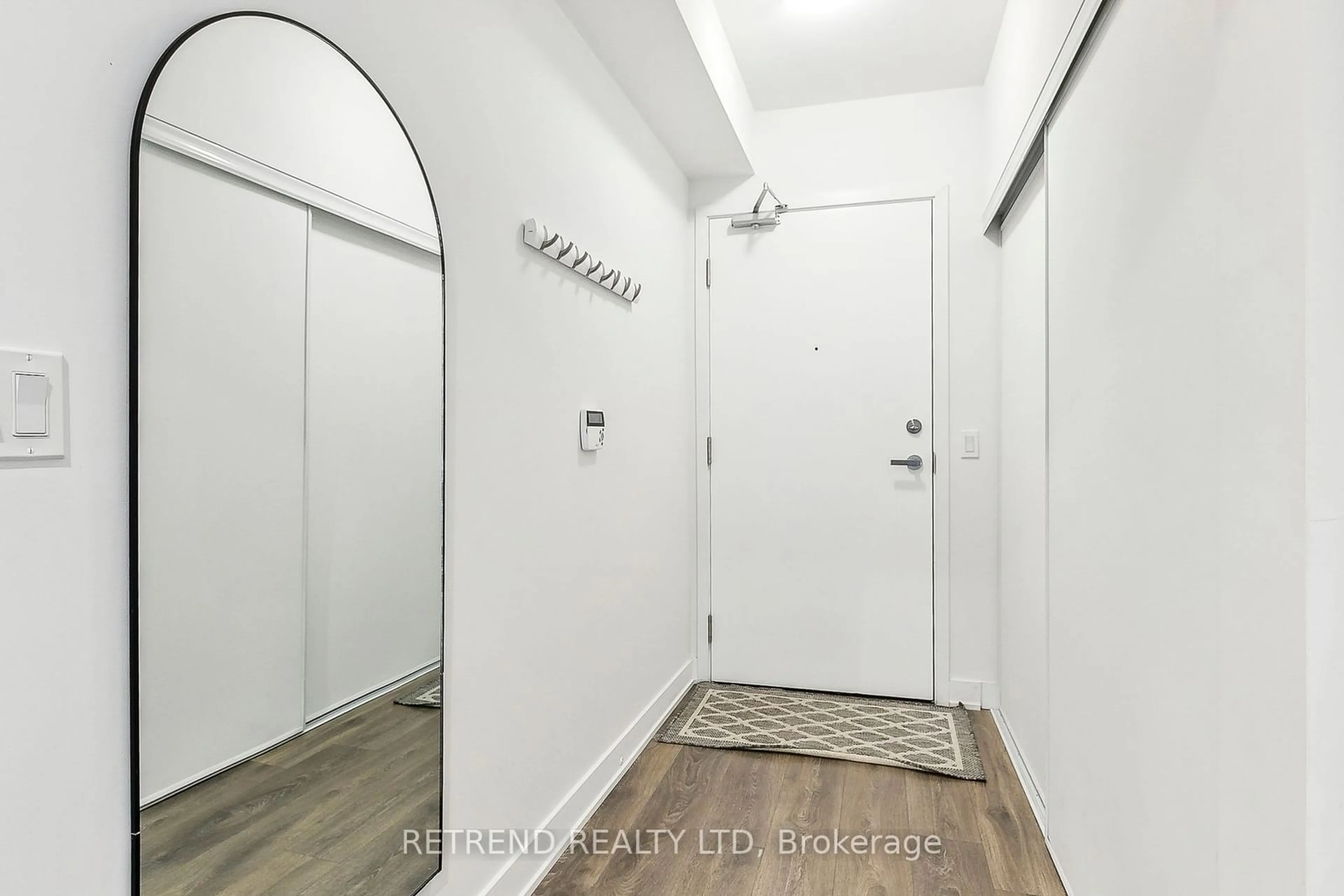 Indoor entryway for 195 Redpath Ave #1402, Toronto Ontario M4P 0E4