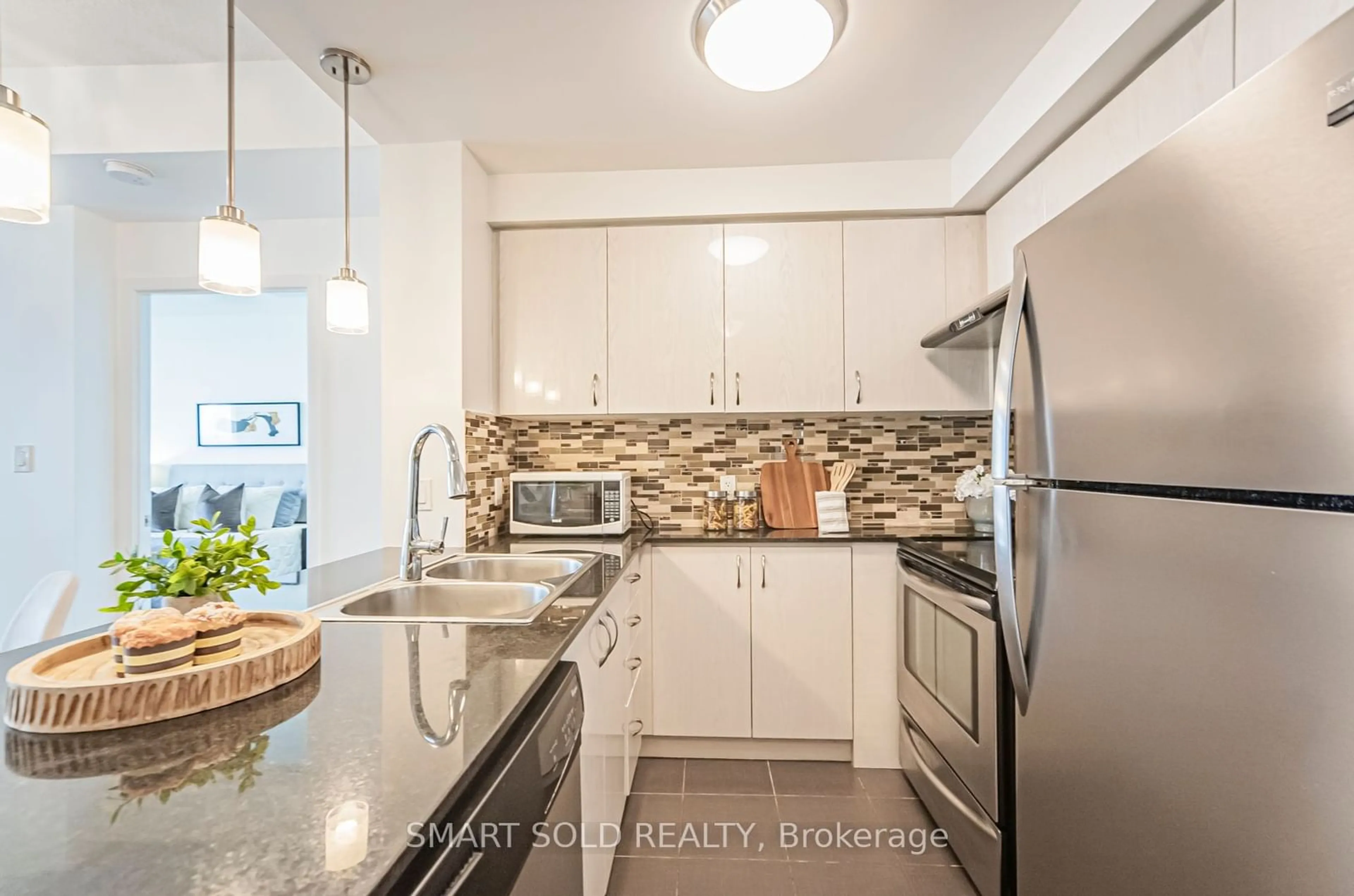 Standard kitchen, ceramic/tile floor for 5791 Yonge St #2608, Toronto Ontario M2M 0A8