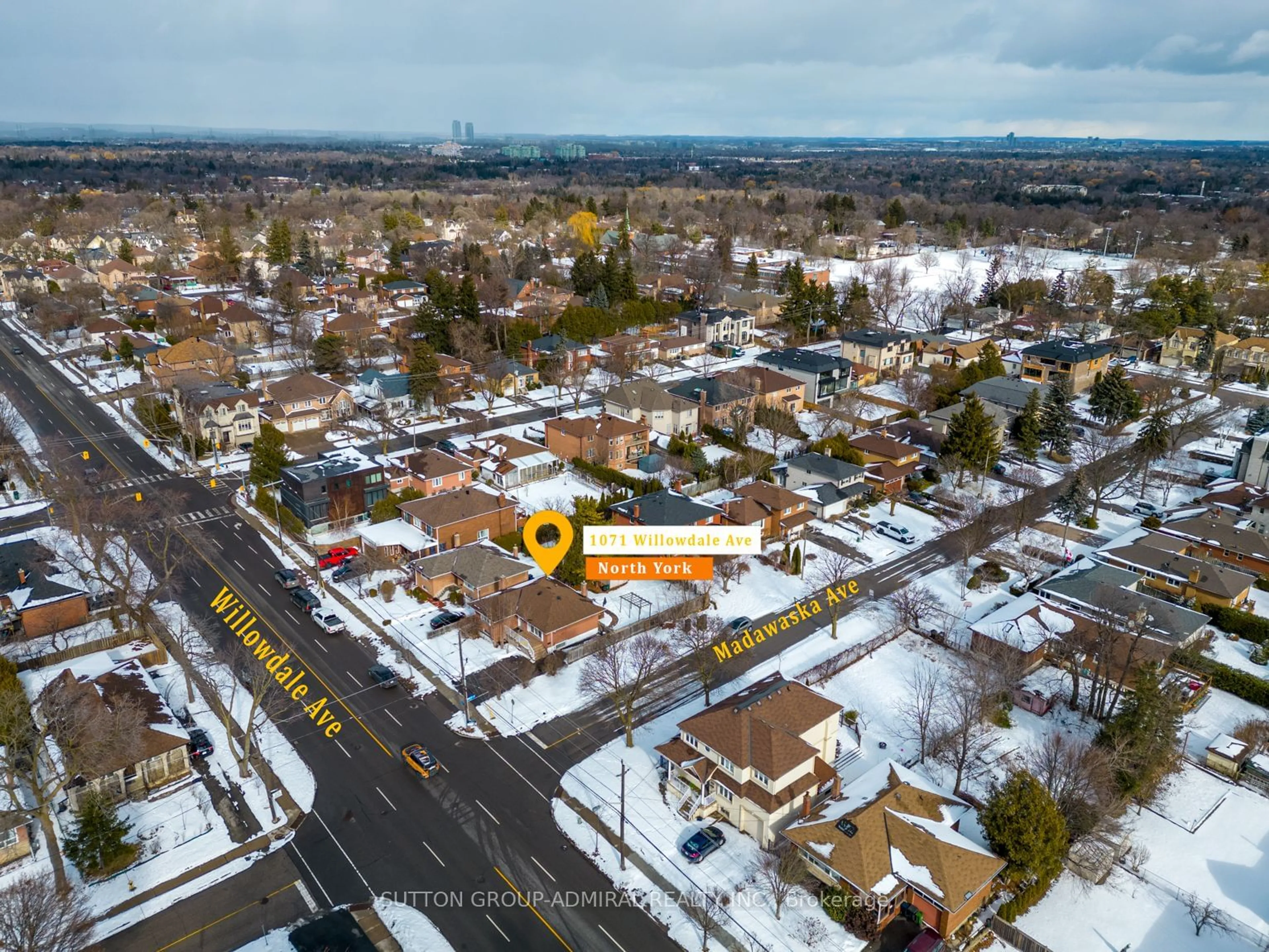 A pic from outside/outdoor area/front of a property/back of a property/a pic from drone, unknown for 1071 Willowdale Ave, Toronto Ontario M2M 3E5