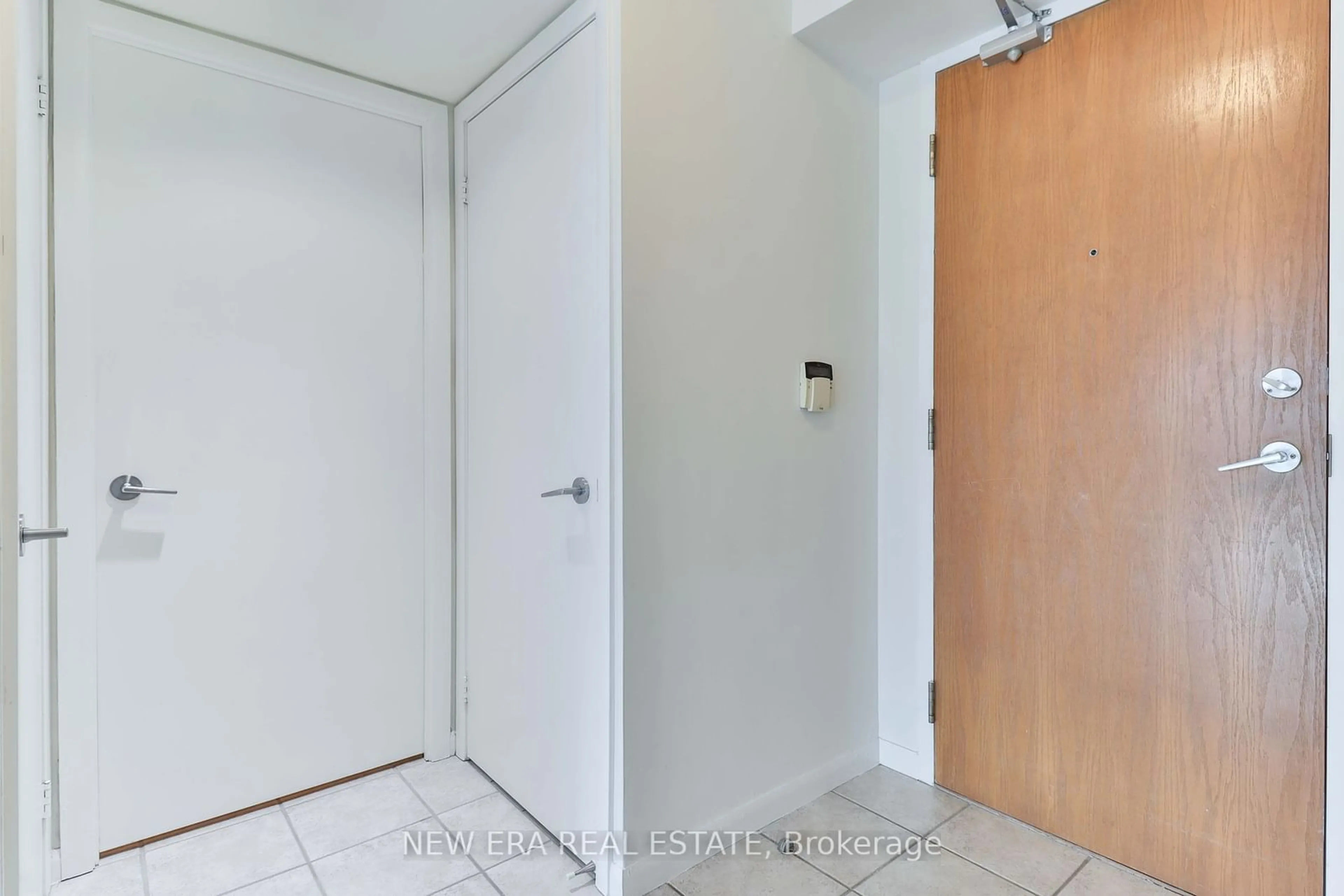 Indoor entryway for 219 Fort York Blvd #613, Toronto Ontario M5V 1B1