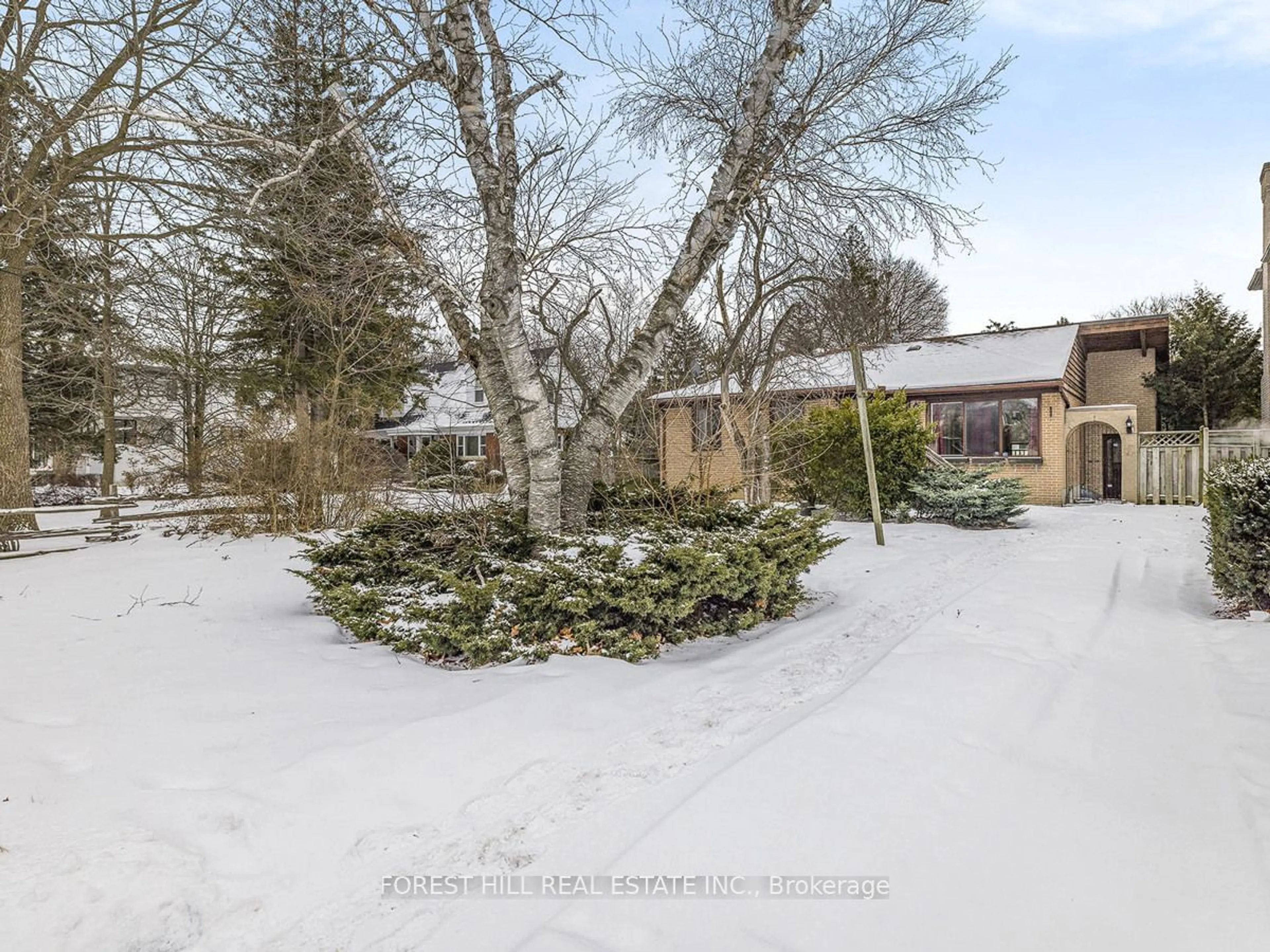 A pic from outside/outdoor area/front of a property/back of a property/a pic from drone, street for 203 Mckee Ave, Toronto Ontario M2N 4C9