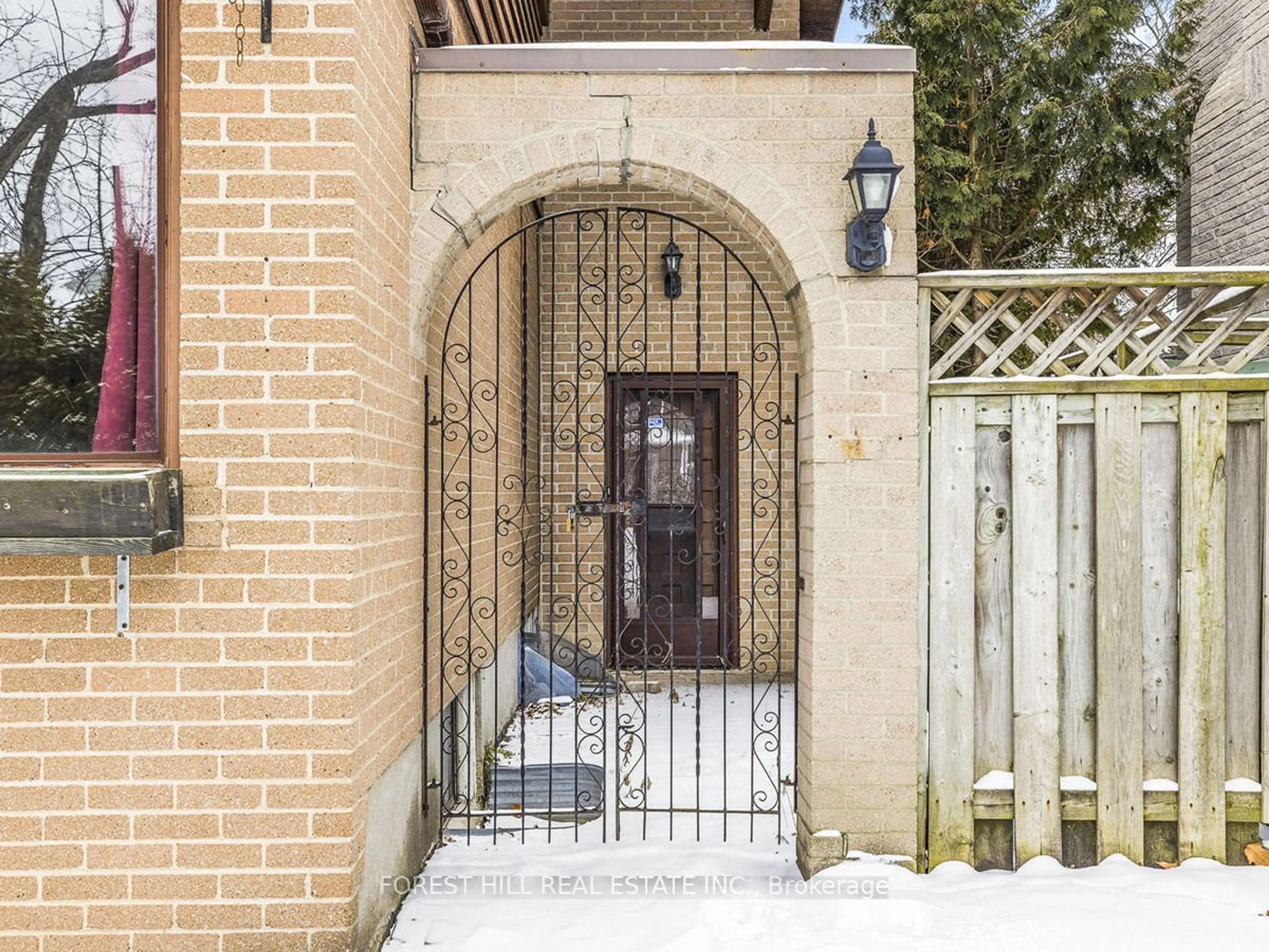 Indoor entryway for 203 Mckee Ave, Toronto Ontario M2N 4C9