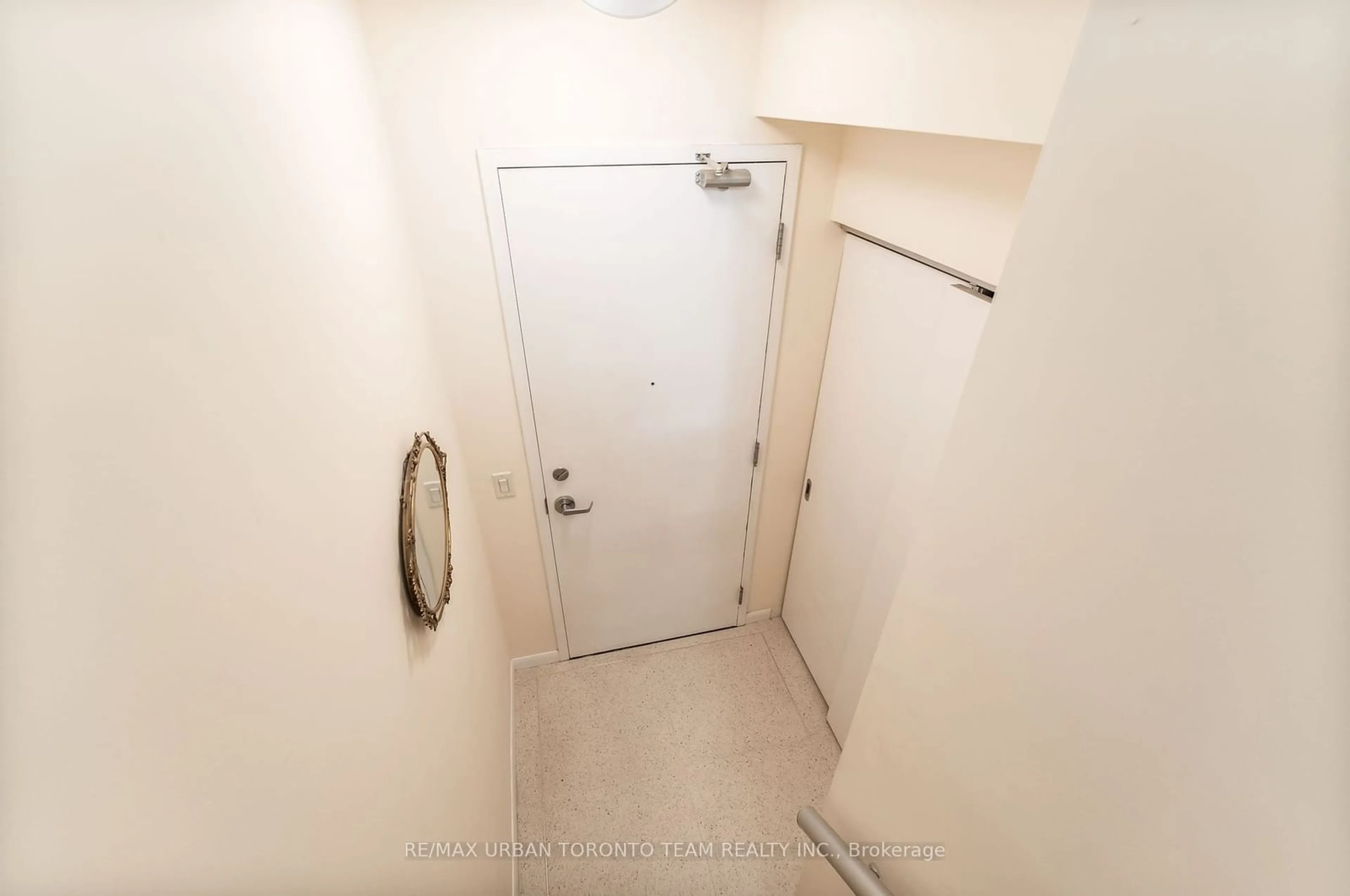 A pic of a room for 333 Adelaide St #515, Toronto Ontario M5A 4T4