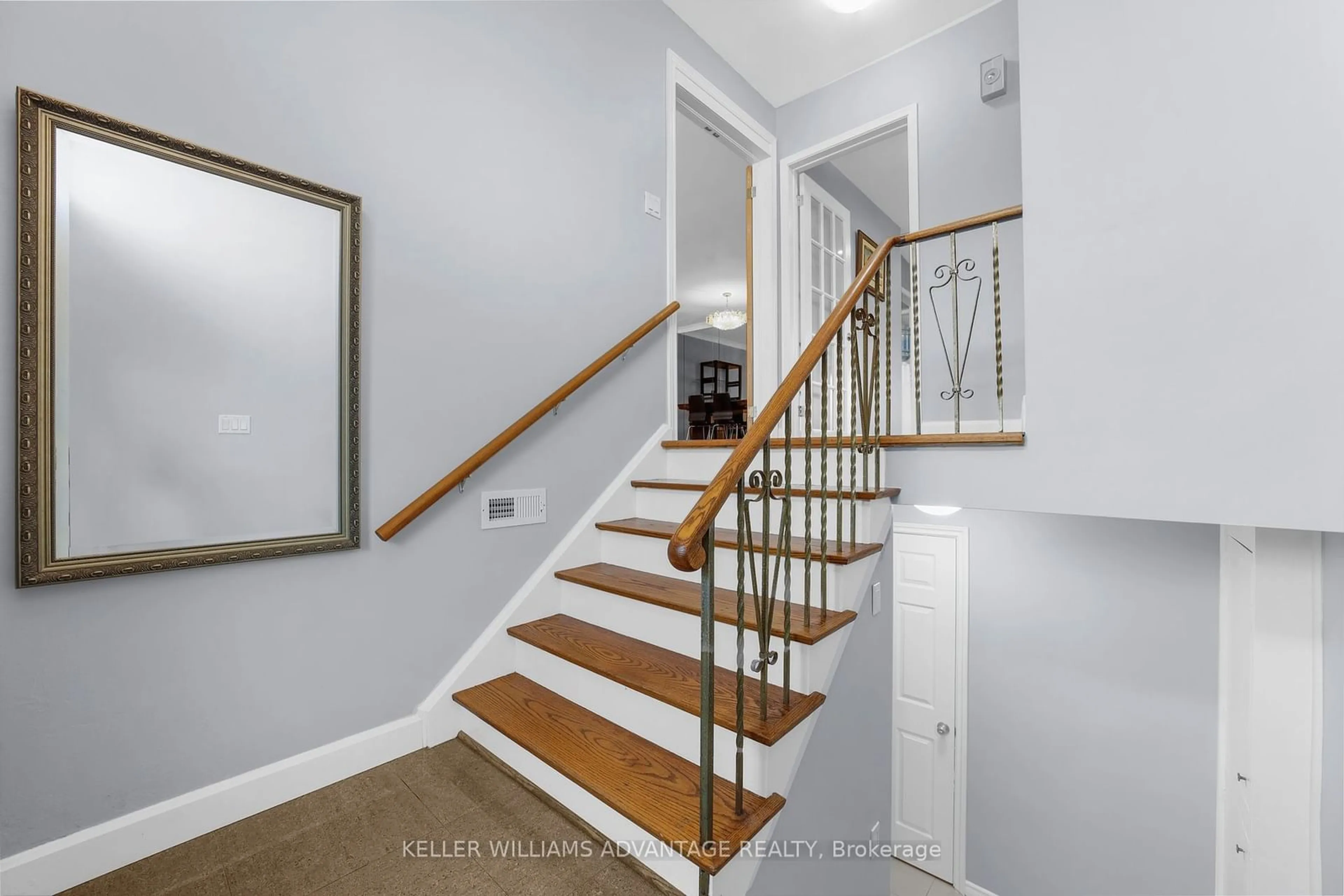 Stairs for 4 Carscadden Dr, Toronto Ontario M2R 2A7