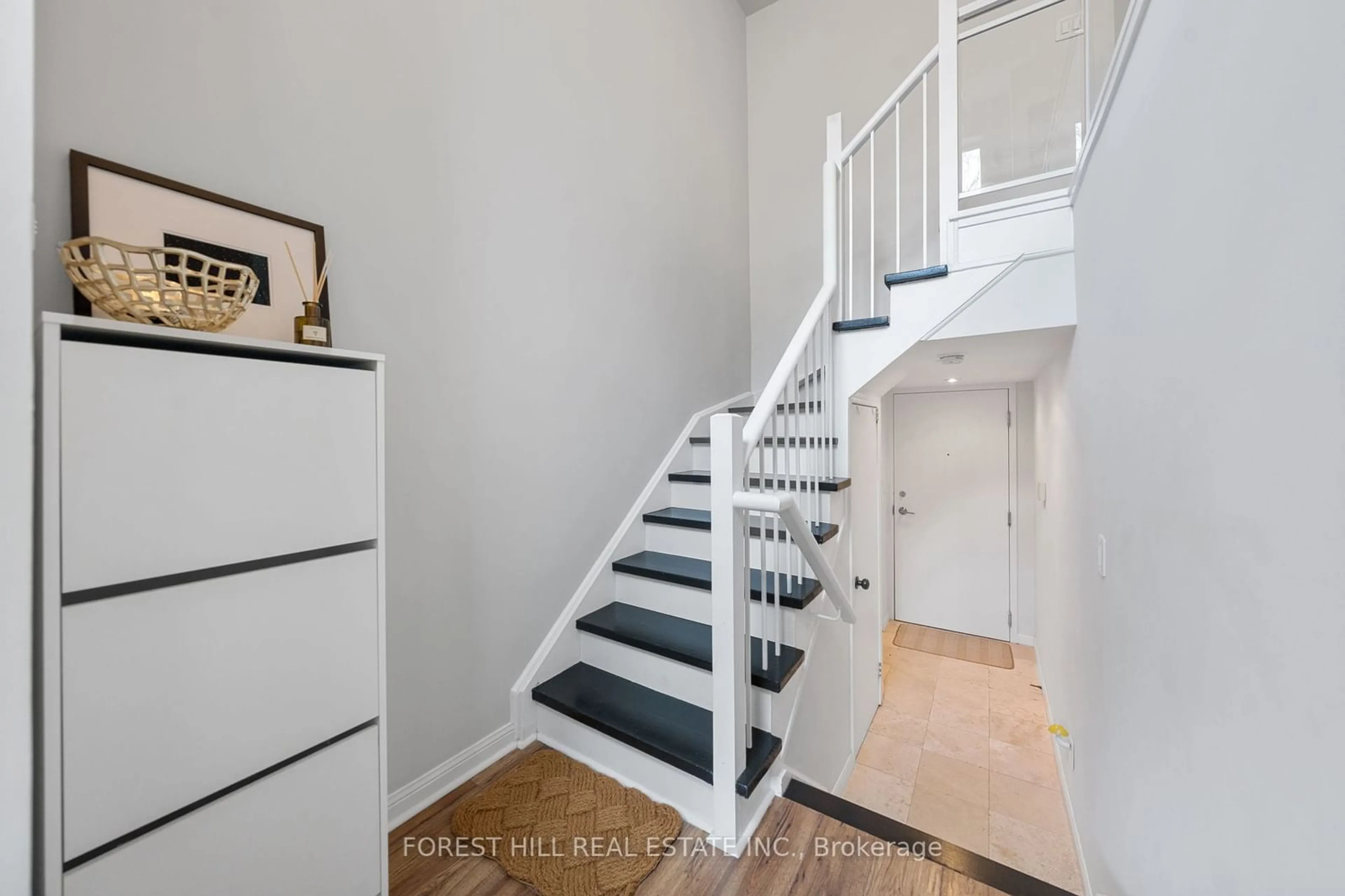 Stairs for 119 Merton St #202, Toronto Ontario M4S 3G5