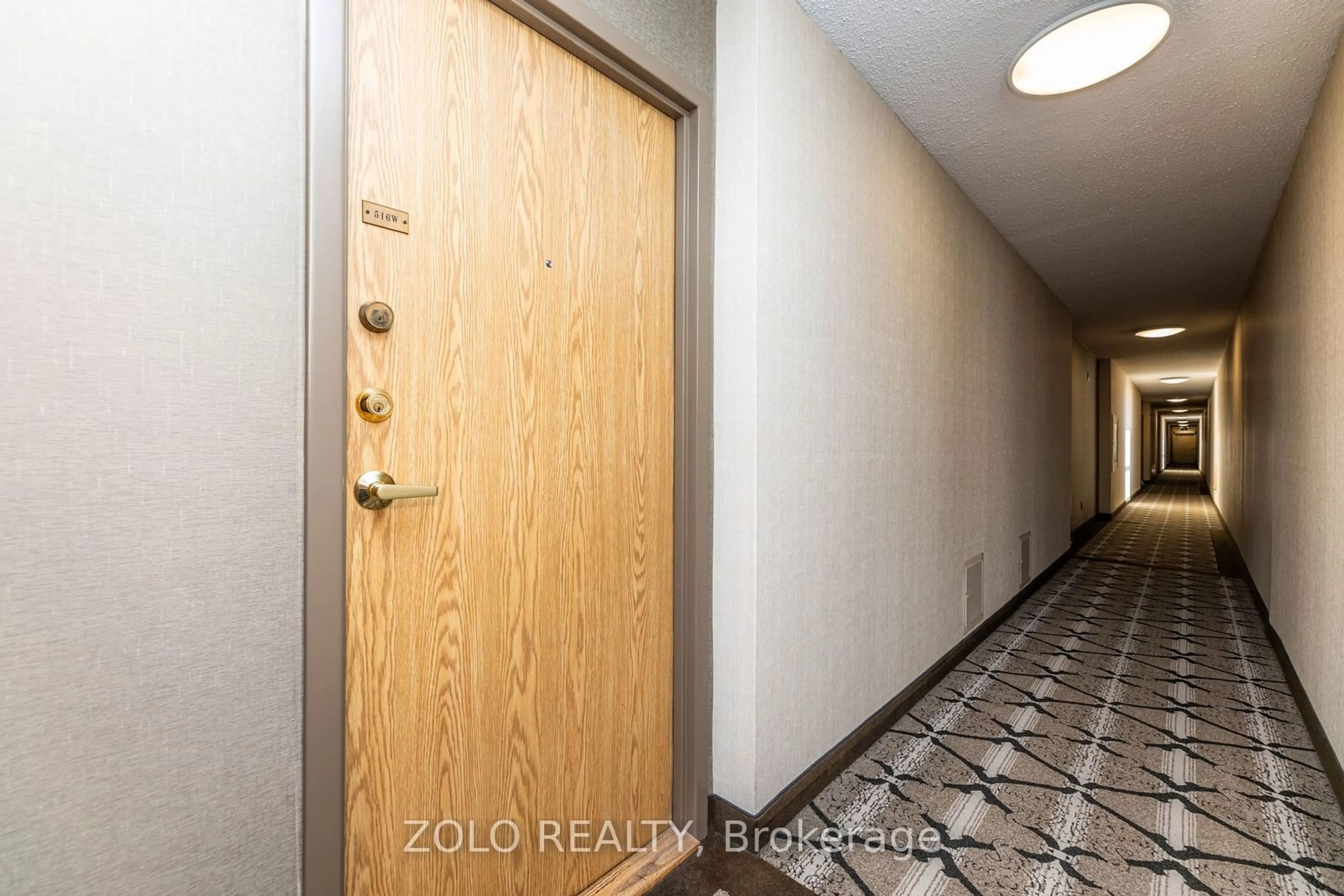 Indoor entryway for 20 Fashion Roseway #516, Toronto Ontario M2N 6B5