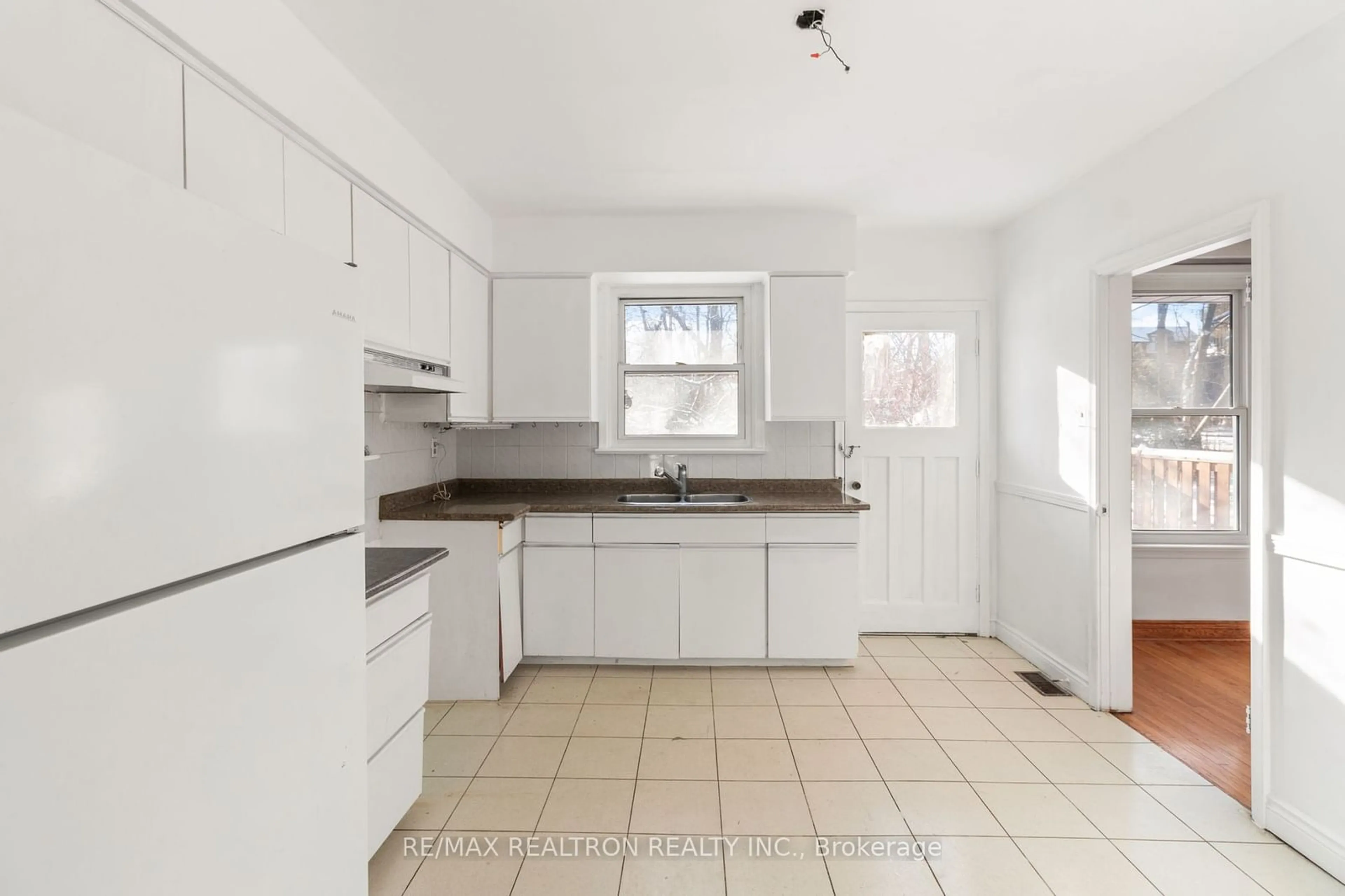 Standard kitchen, unknown for 223 Northwood Dr, Toronto Ontario M2M 2K5