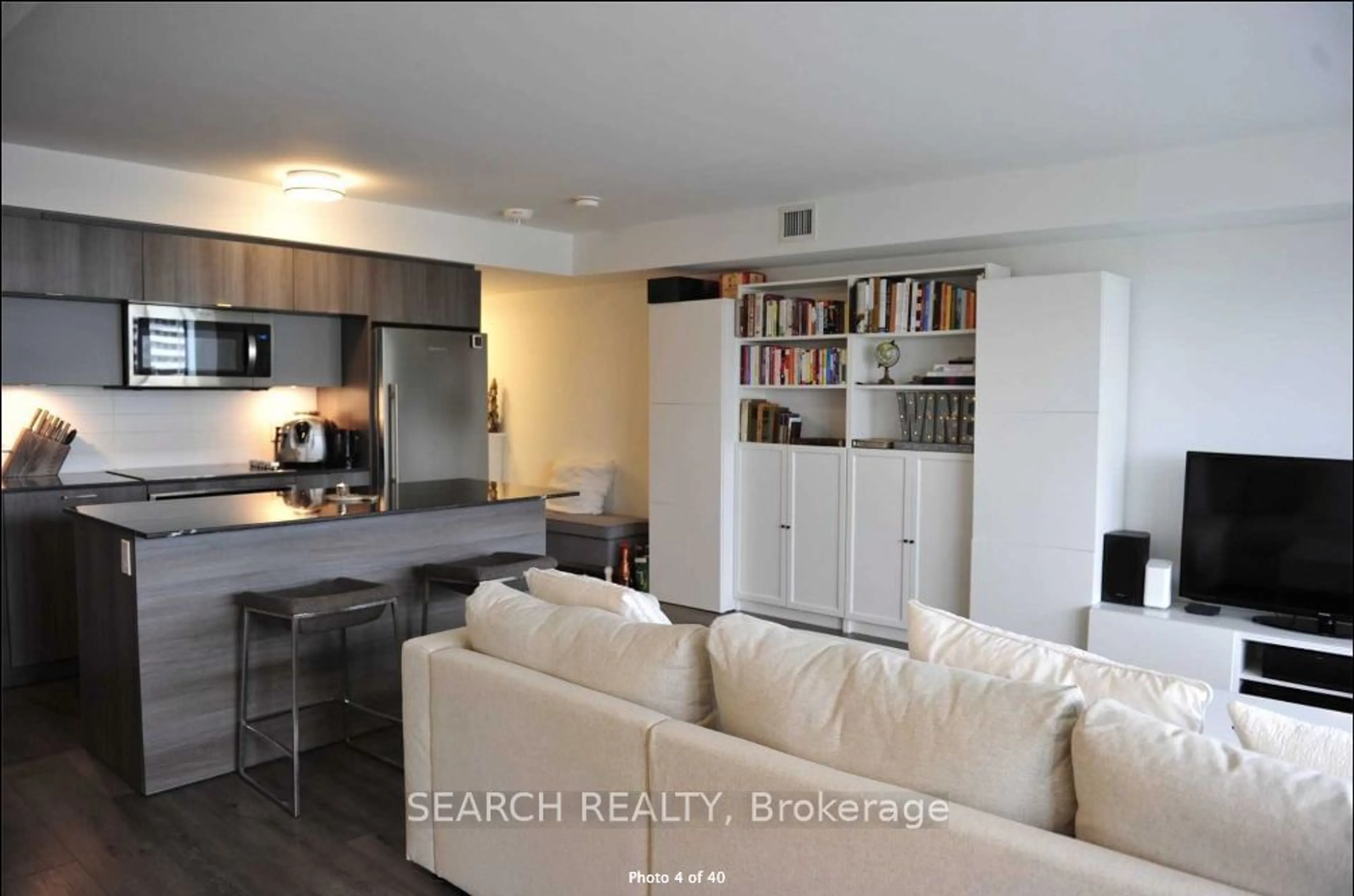 Open concept kitchen, ceramic/tile floor for 575 Bloor St #1502, Toronto Ontario M4W 0B2