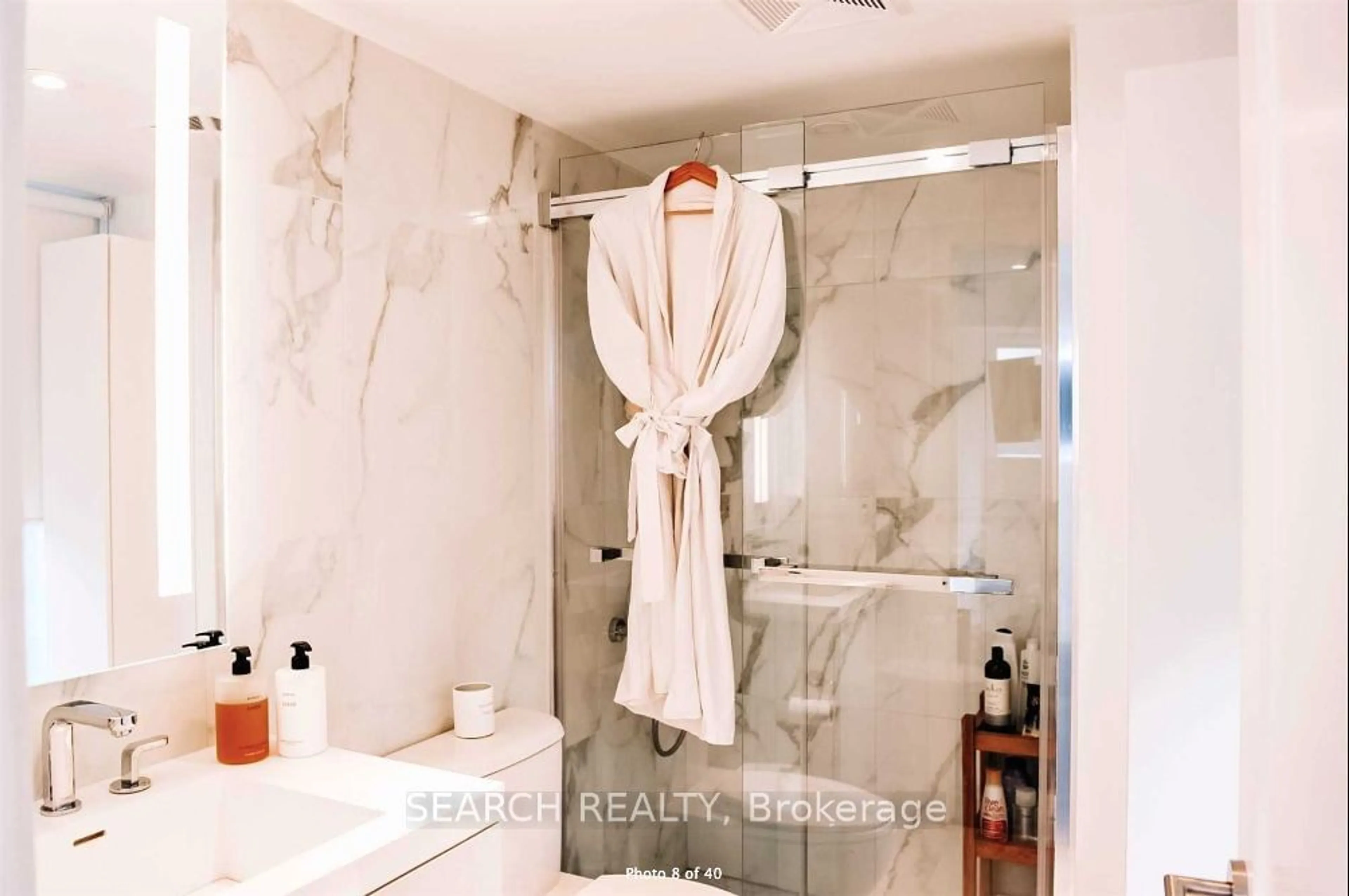 Standard bathroom, ceramic/tile floor for 575 Bloor St #1502, Toronto Ontario M4W 0B2