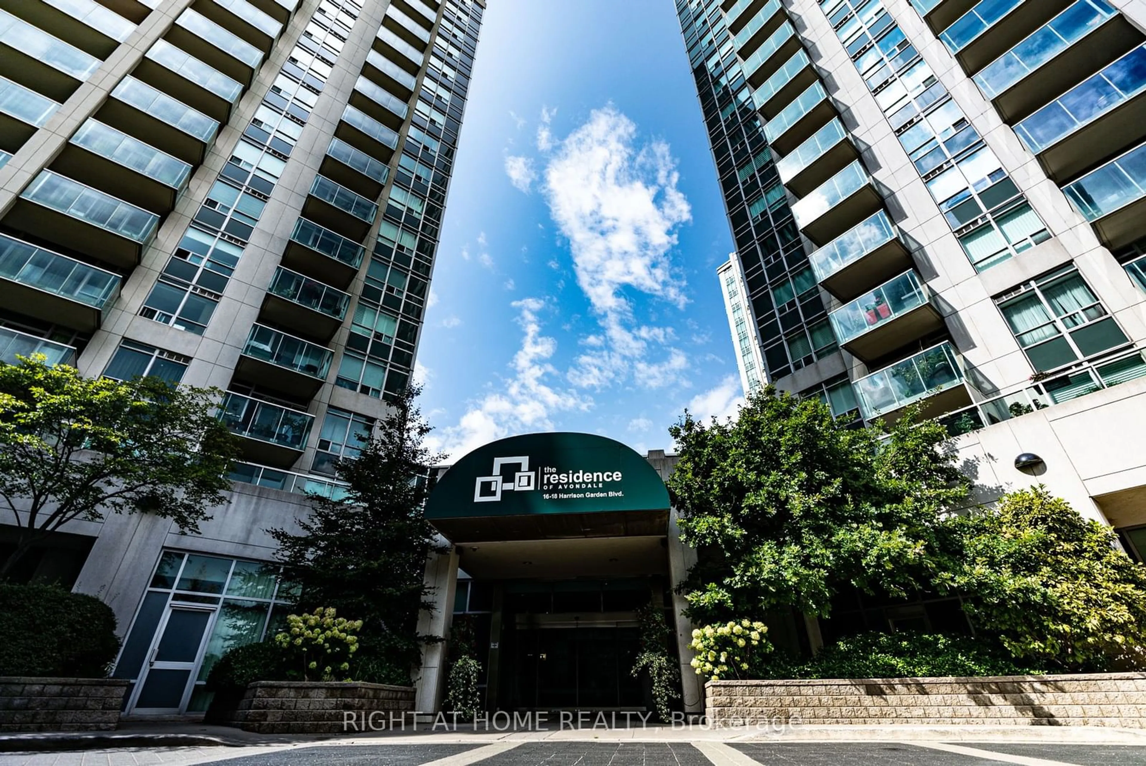 Indoor foyer for 16 Harrison Garden Blvd #209, Toronto Ontario M2N 7J6