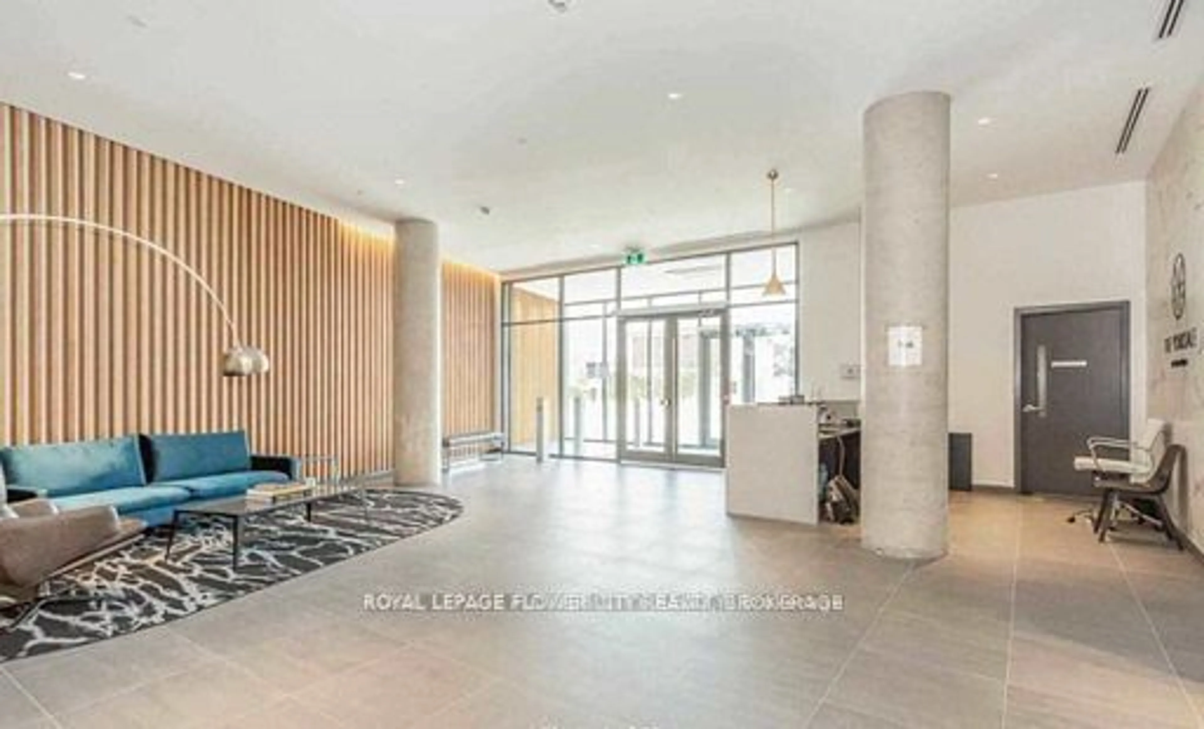 Indoor foyer for 120 Varna Dr #1301, Toronto Ontario M6A 0B3