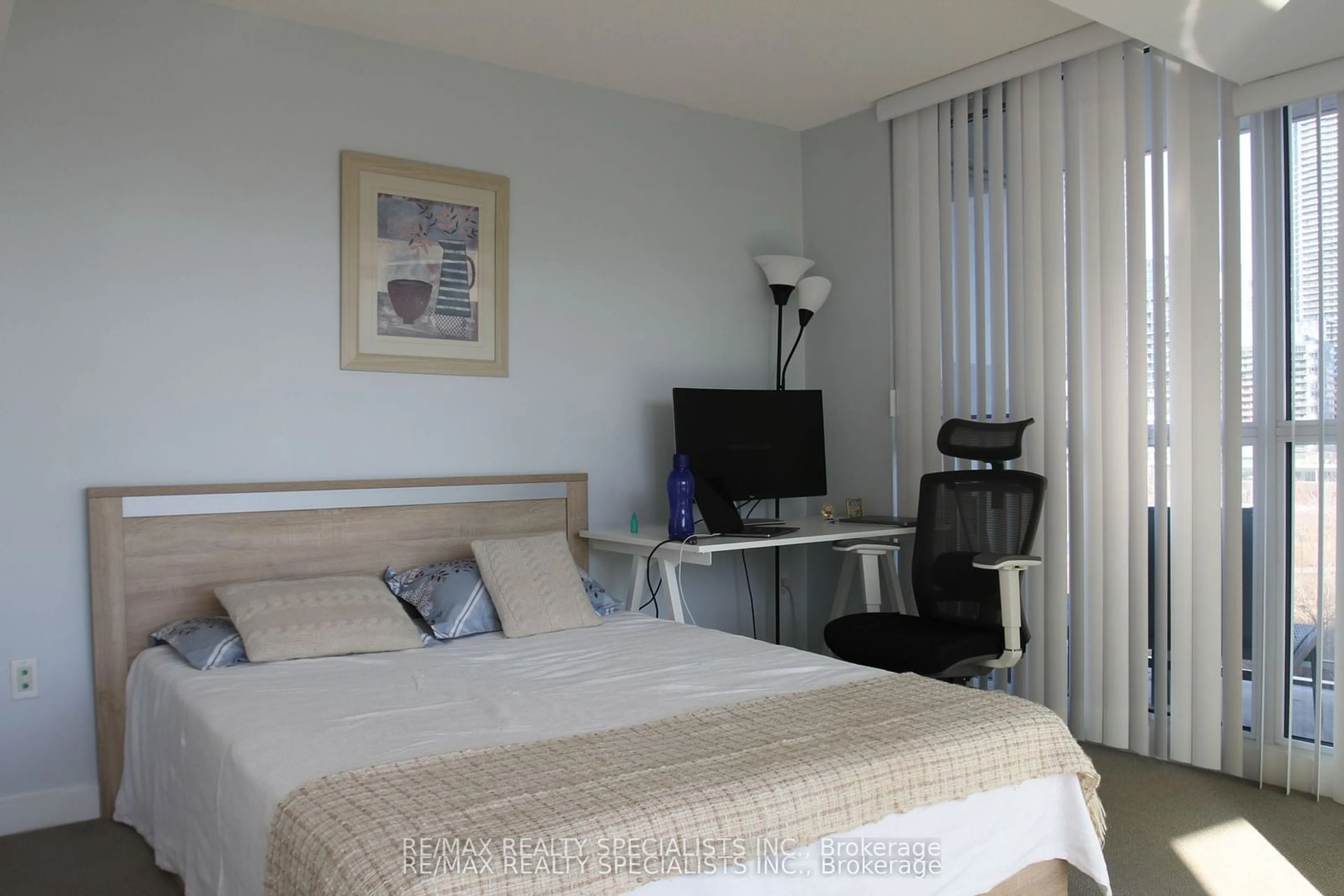 A pic of a room for 75 Queens Wharf Rd #707, Toronto Ontario M5V 0J8