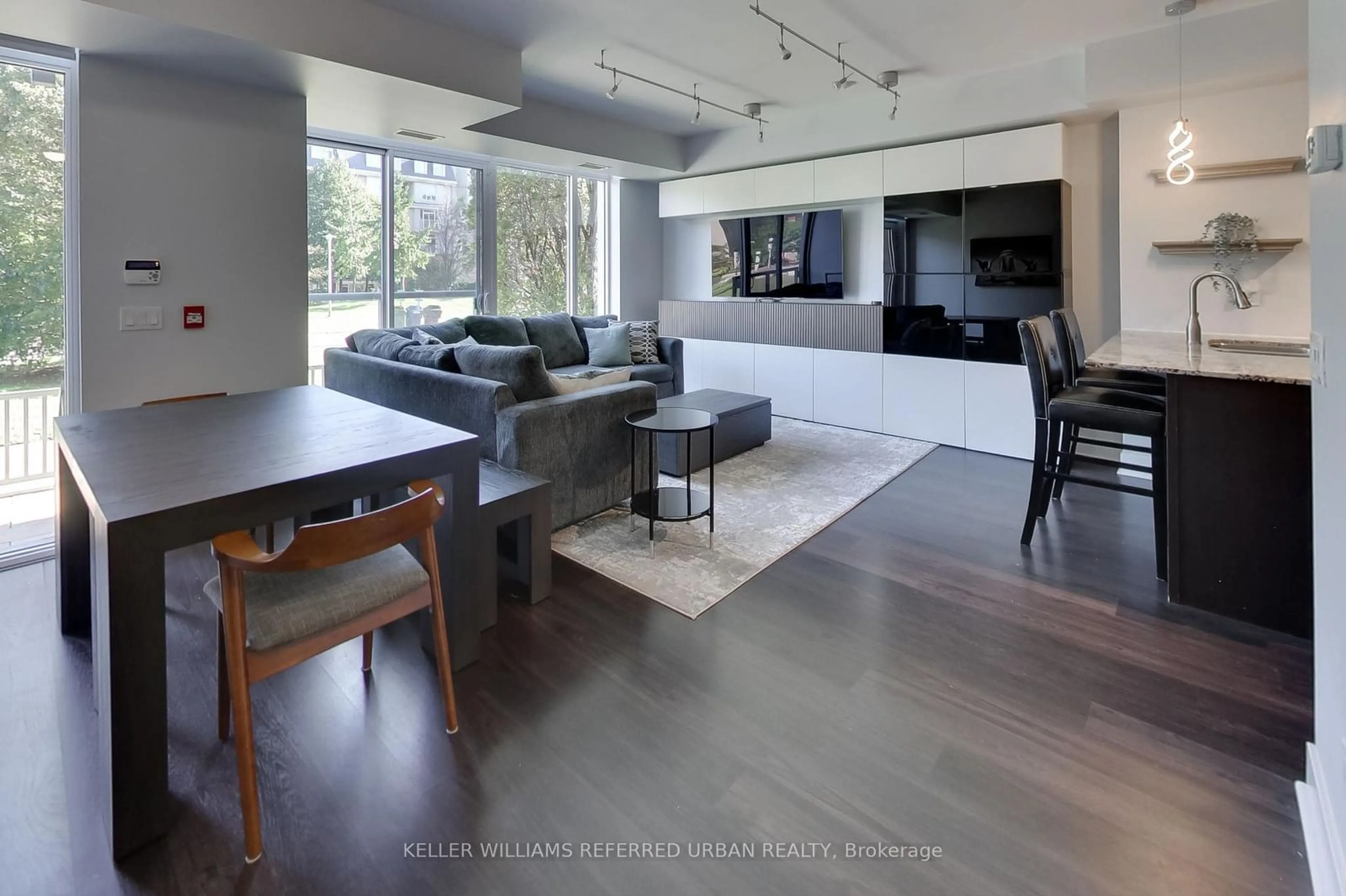 Open concept kitchen, unknown for 90 Stadium Rd #TH115, Toronto Ontario M5V 3W5