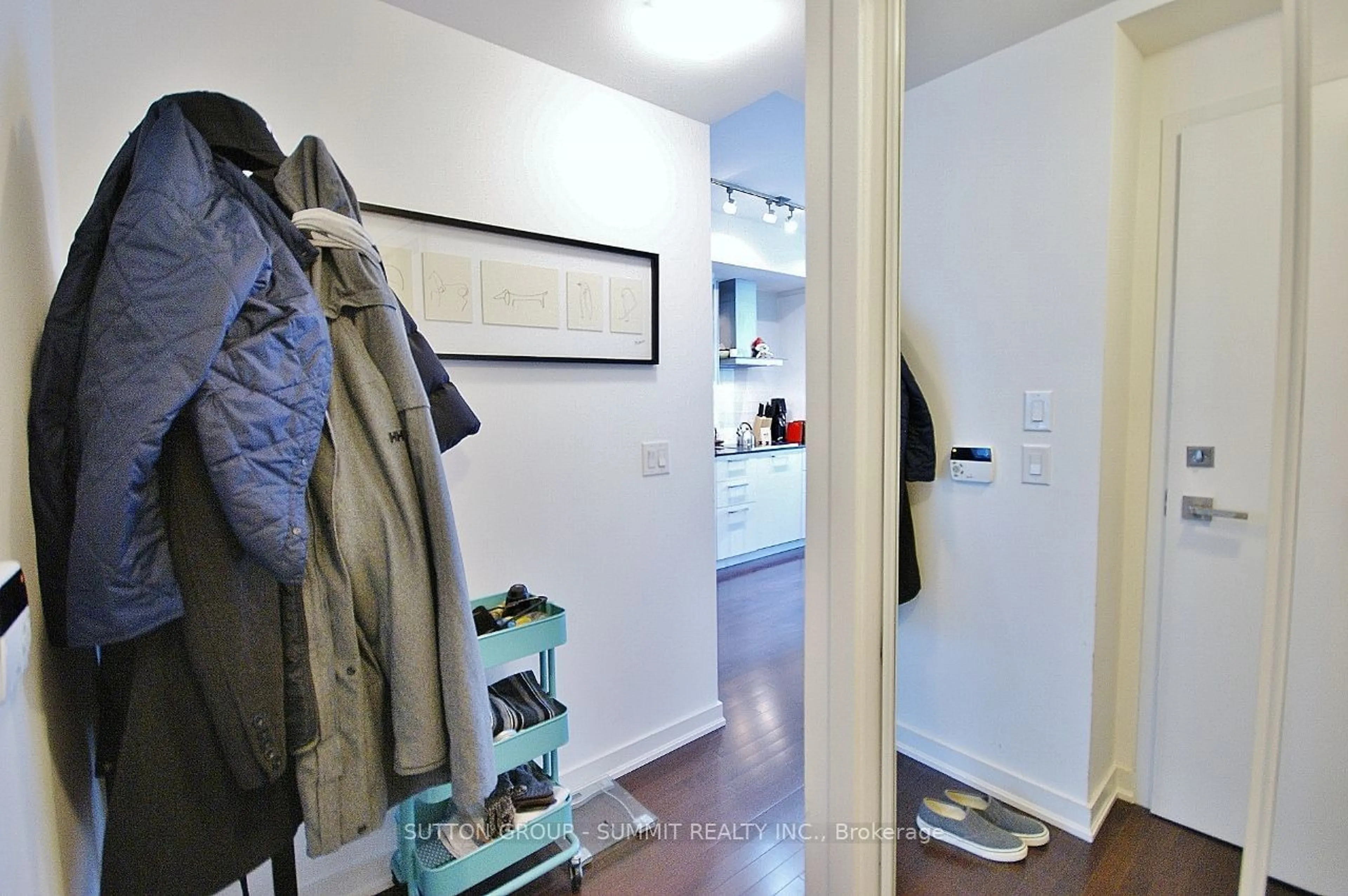 Indoor entryway for 14 YORK St #3001, Toronto Ontario M5J 0B1