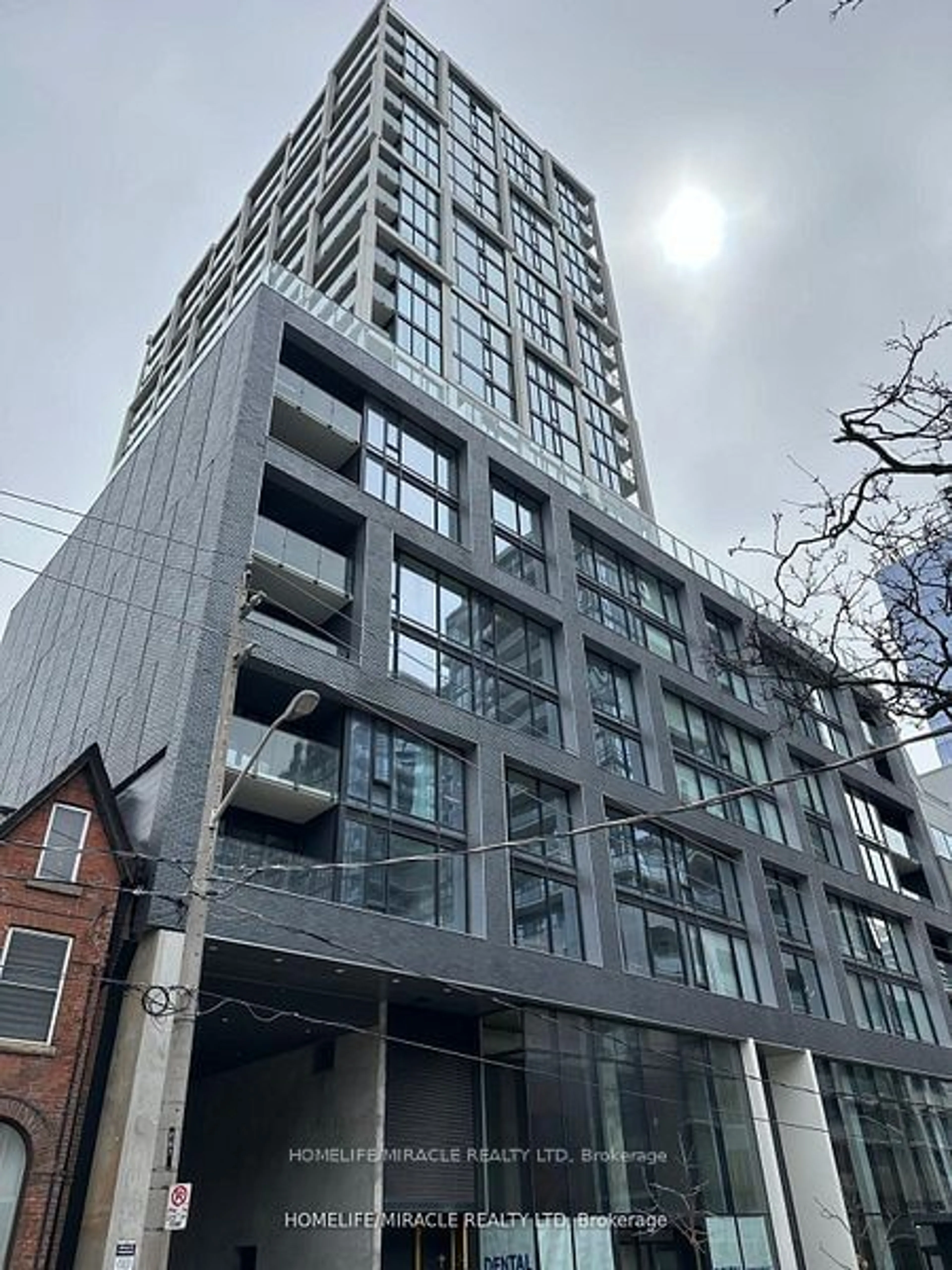 A pic from outside/outdoor area/front of a property/back of a property/a pic from drone, building for 55 Ontario St #1906, Toronto Ontario M5A 0T8