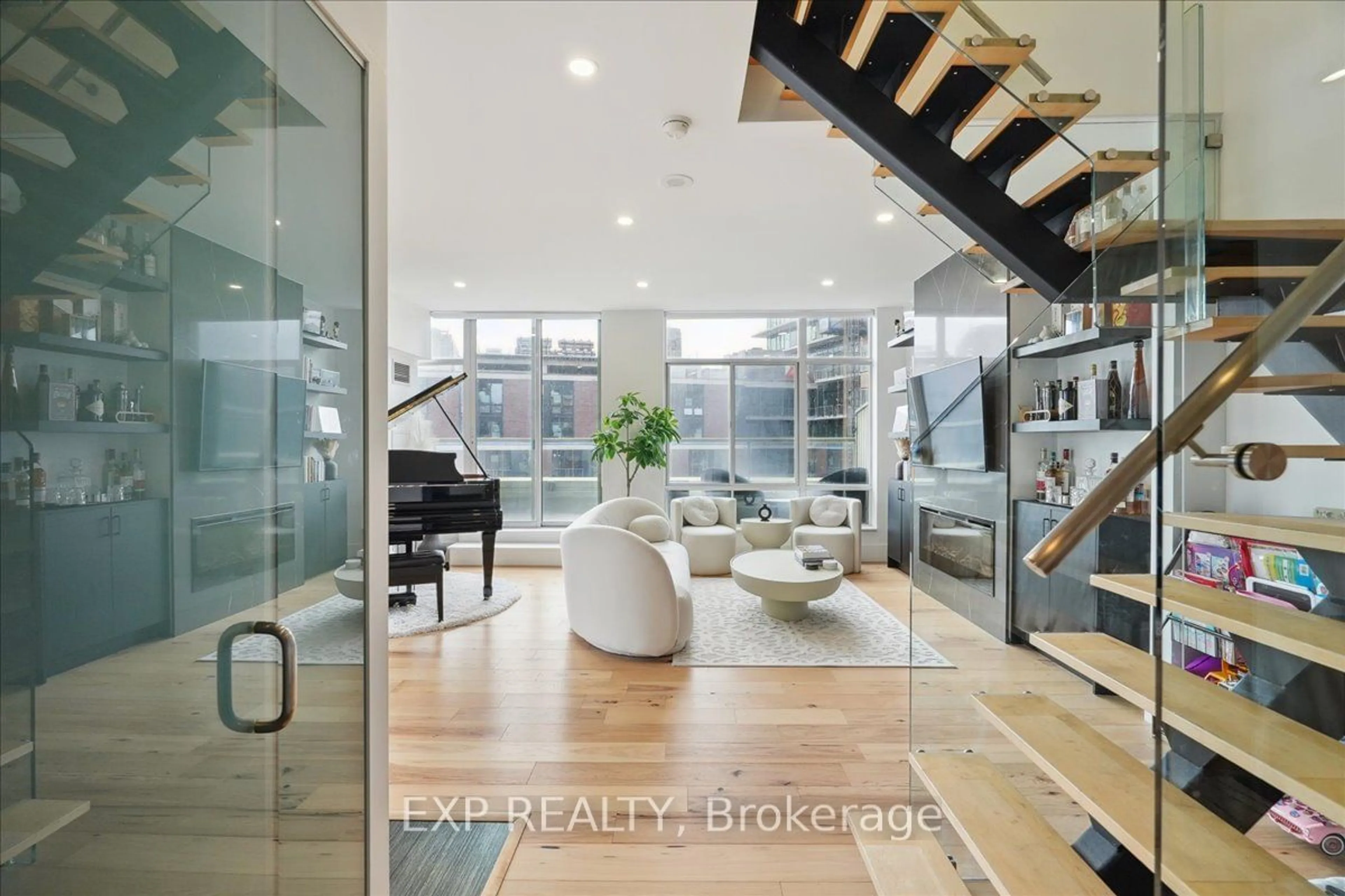 Indoor entryway for 39 Parliament St #914, Toronto Ontario M5A 4R2