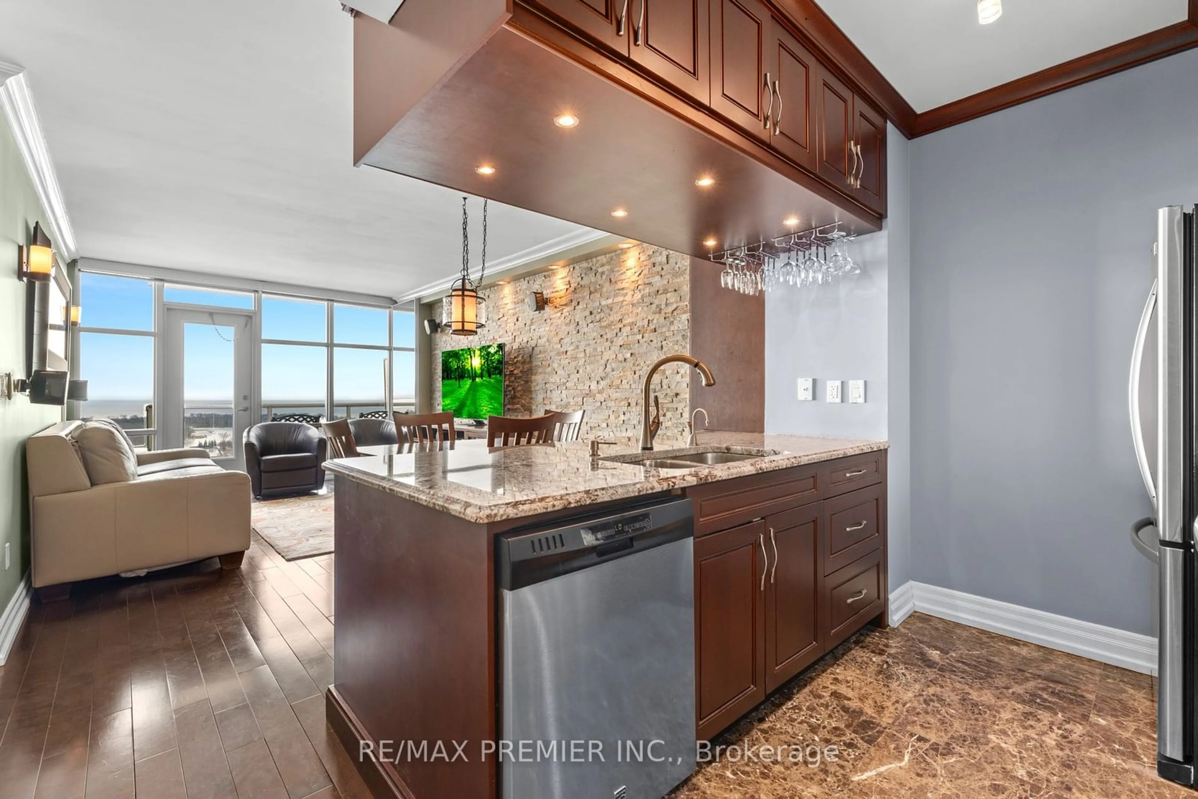 Open concept kitchen, ceramic/tile floor for 35 Mariner Terr #3910, Toronto Ontario M5V 3V9