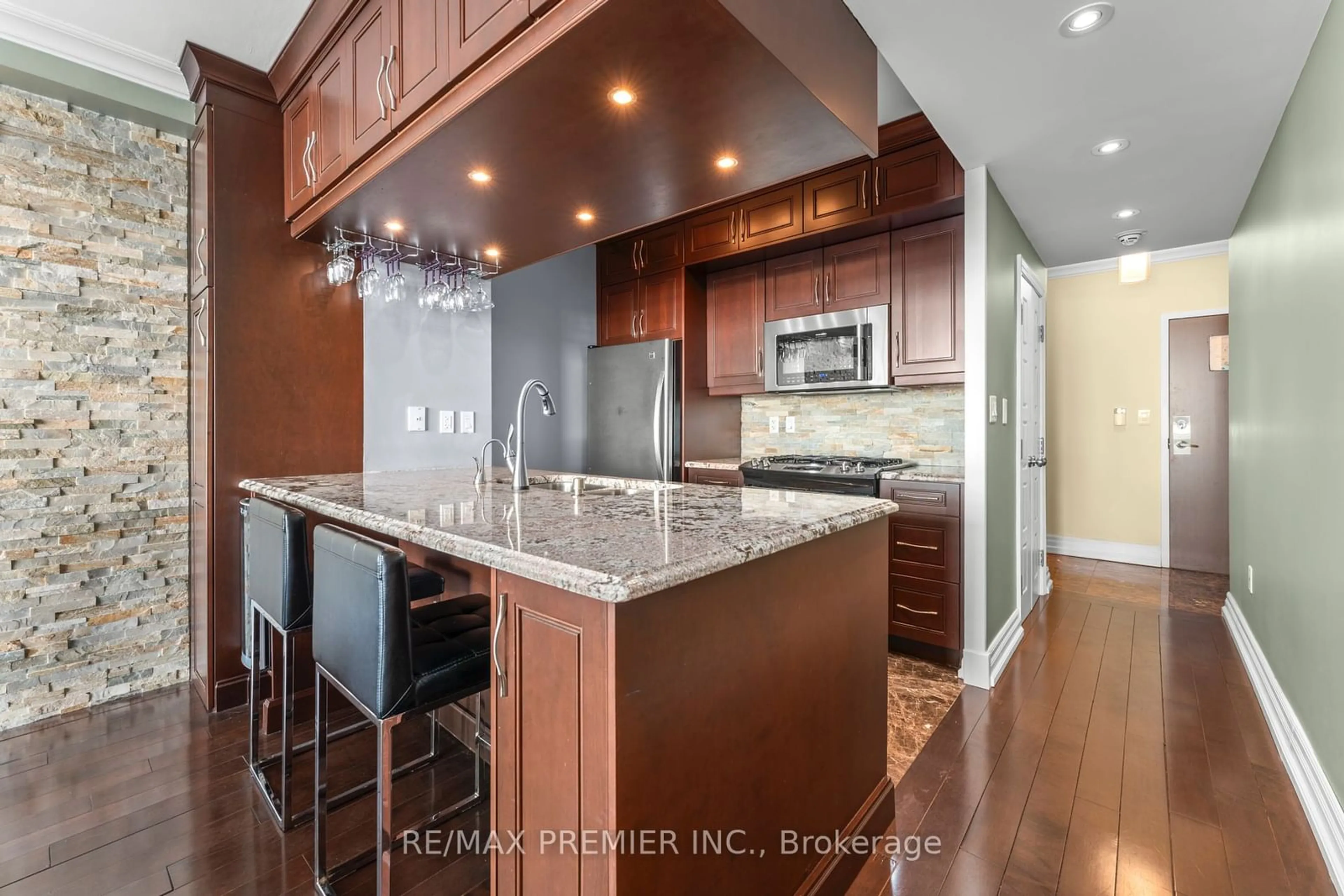 Open concept kitchen, unknown for 35 Mariner Terr #3910, Toronto Ontario M5V 3V9