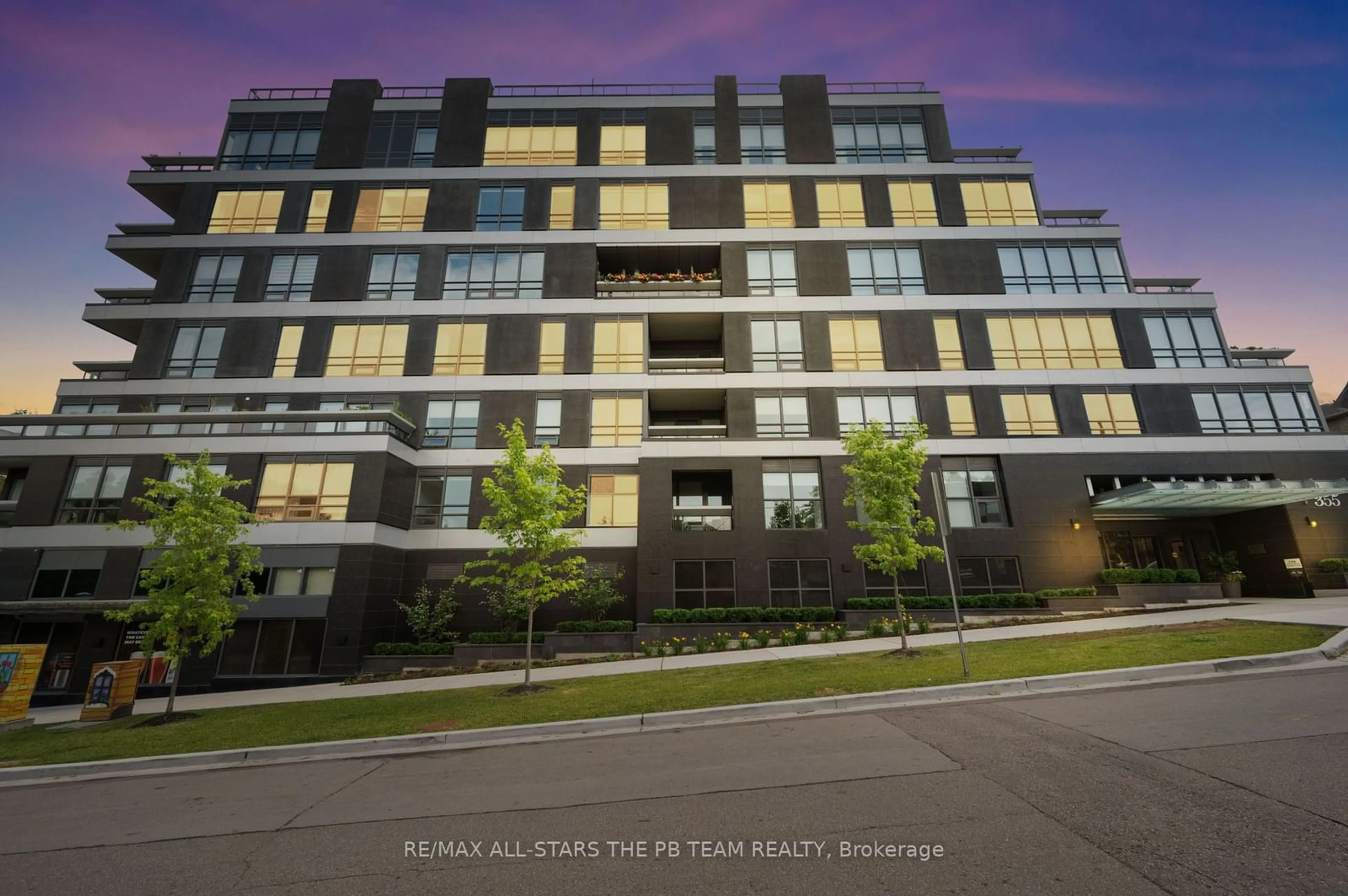 Patio, building for 355 Bedford Park Ave #201, Toronto Ontario M5M 0A5