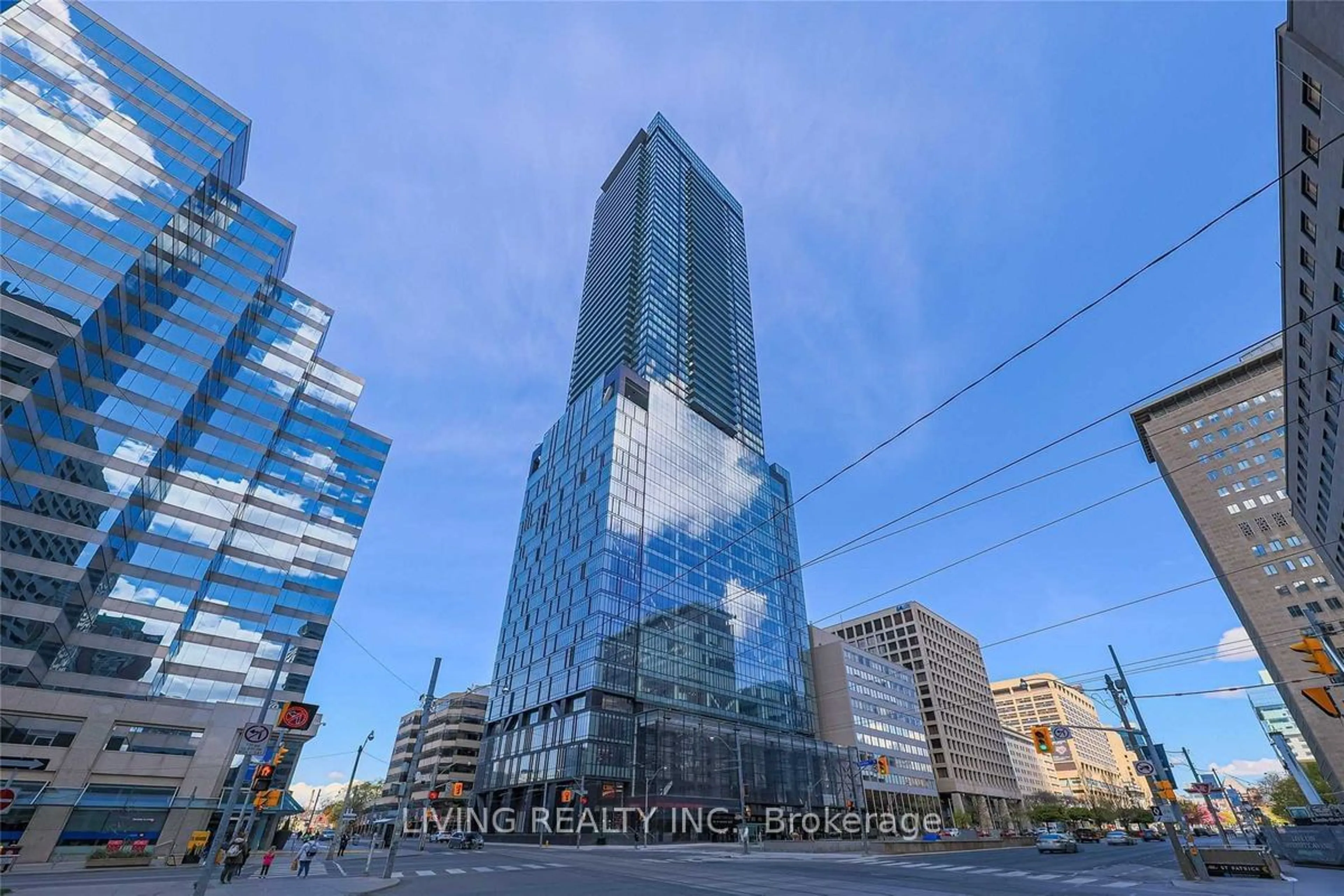 Blurry image for 488 University Ave #3911, Toronto Ontario M5G 0C1