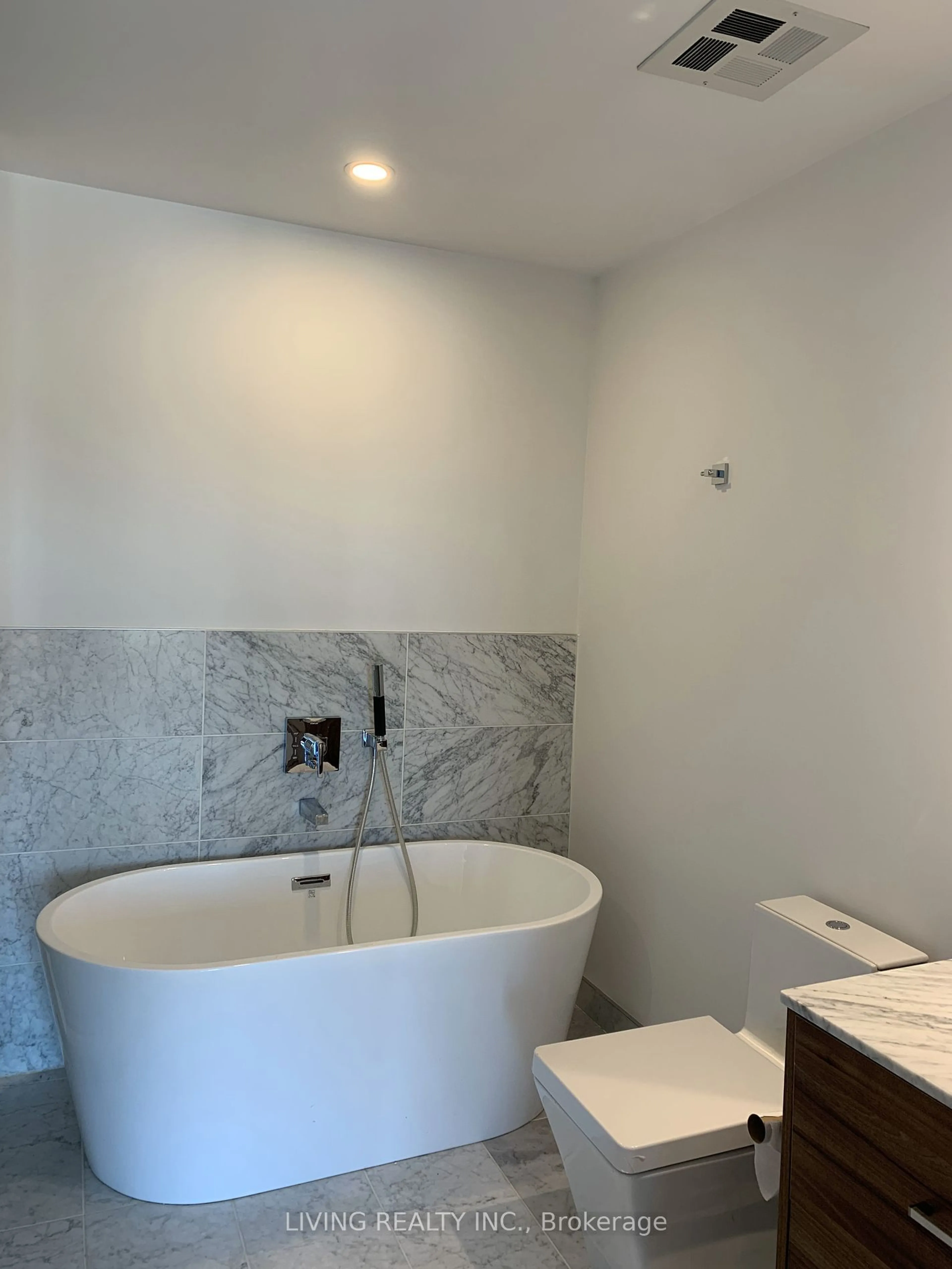 Contemporary bathroom, ceramic/tile floor for 488 University Ave #3911, Toronto Ontario M5G 0C1