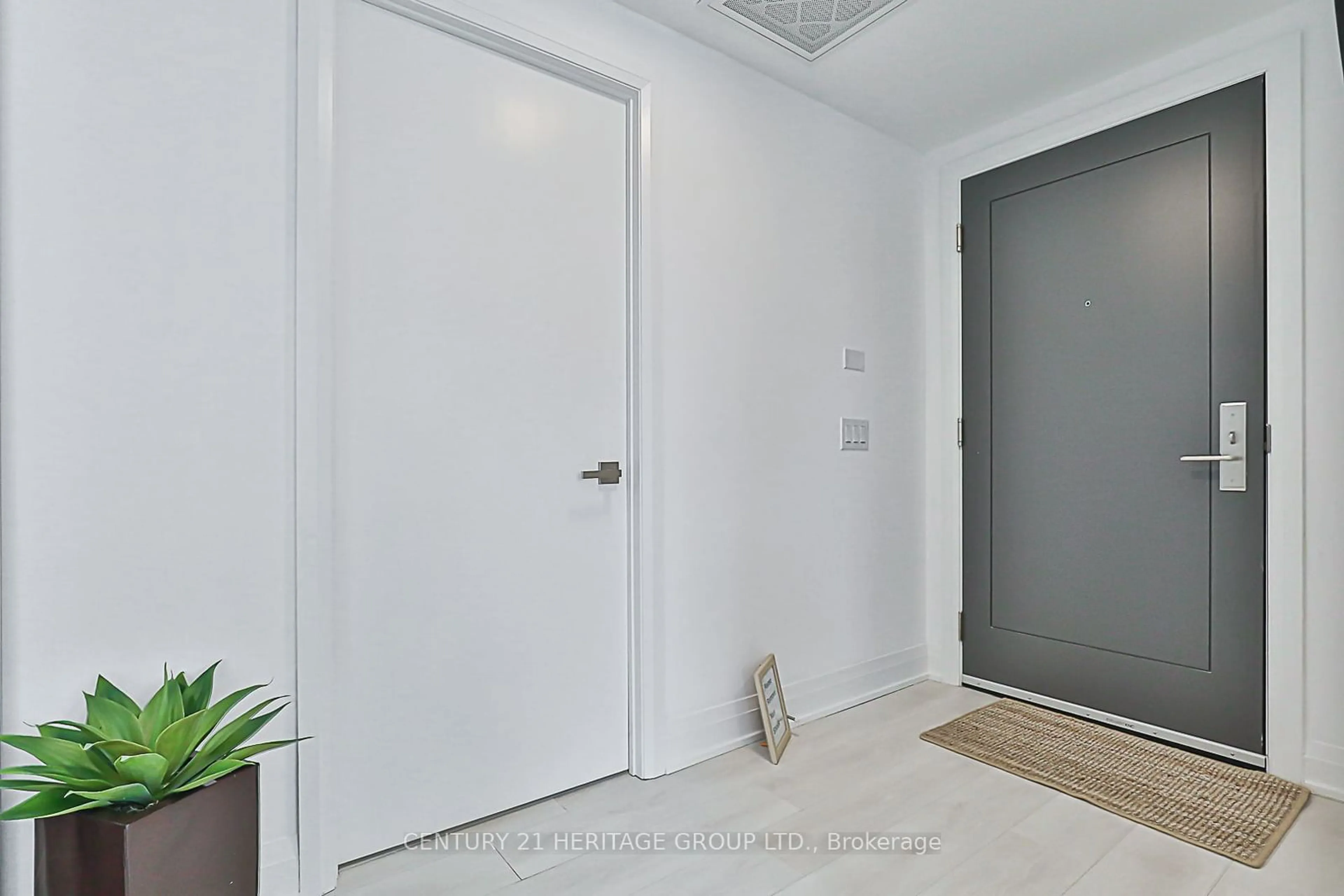 Indoor entryway for 33 Frederick Todd Way #606, Toronto Ontario M4G 0C9